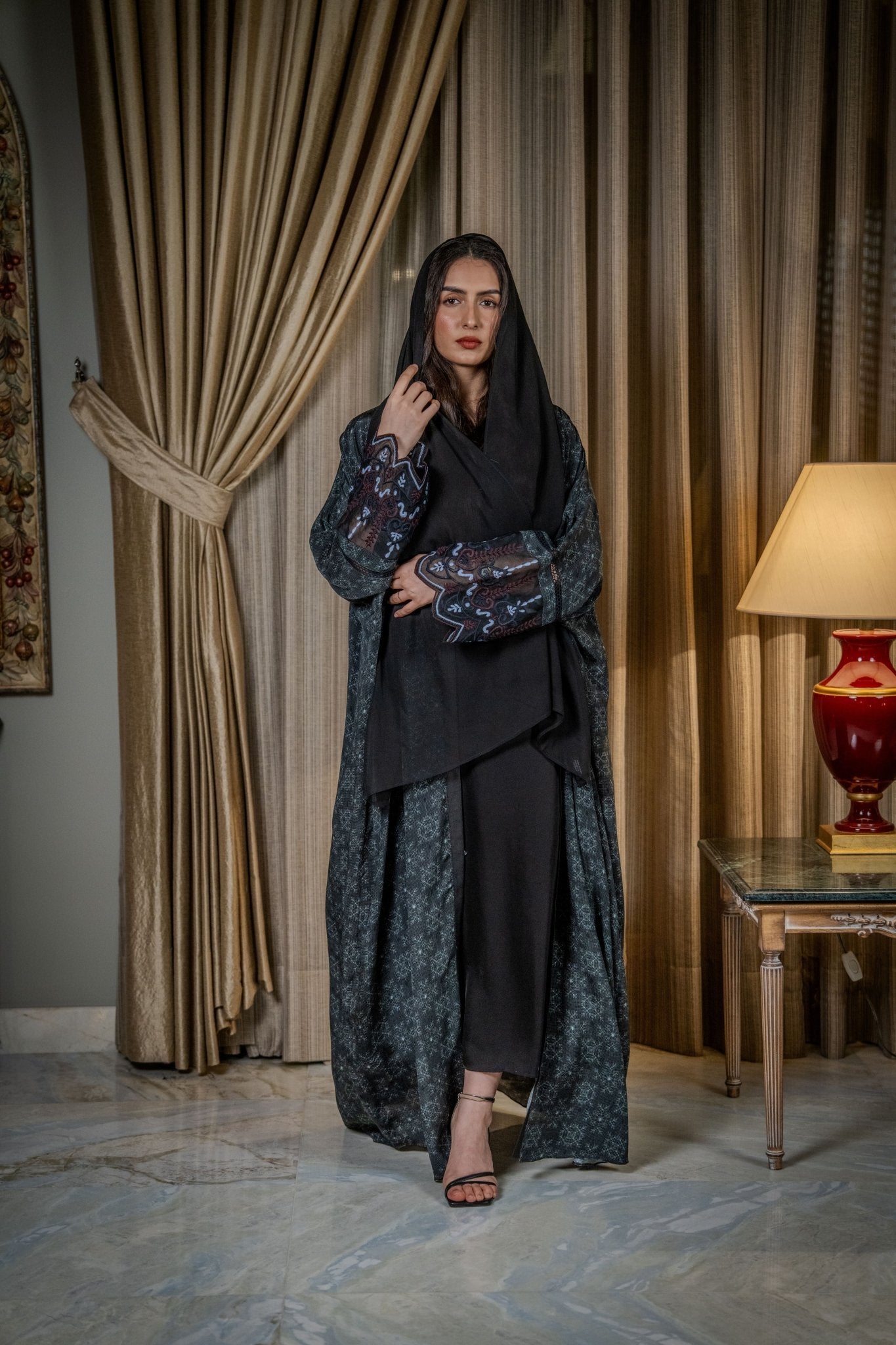 BT6529 - E ABAYA - THE DRESSING ROOM - MIRA Y MANO