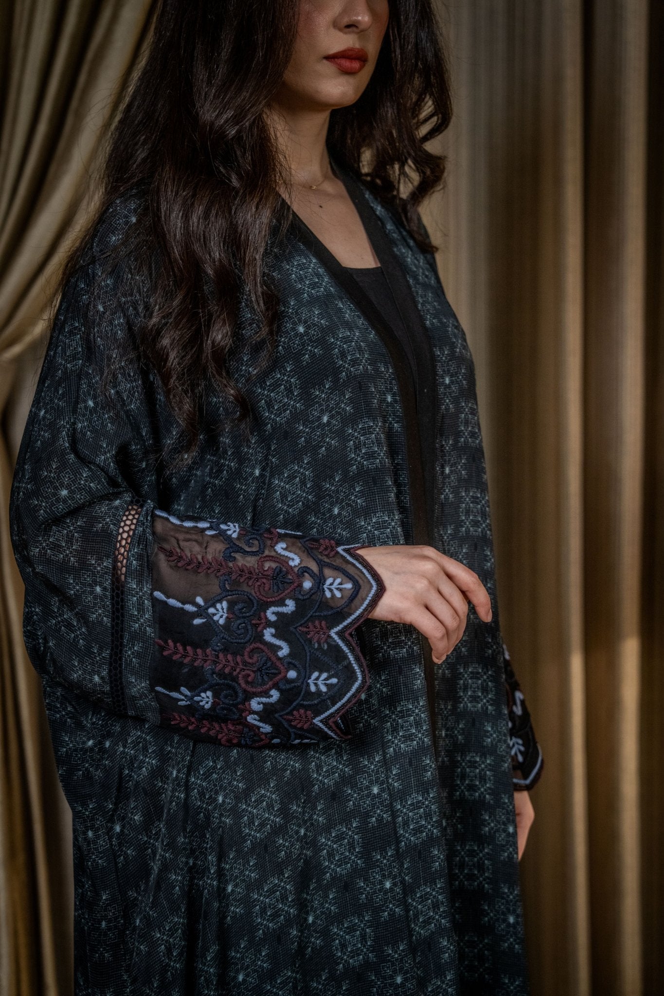 BT6529 - E ABAYA - THE DRESSING ROOM - MIRA Y MANO