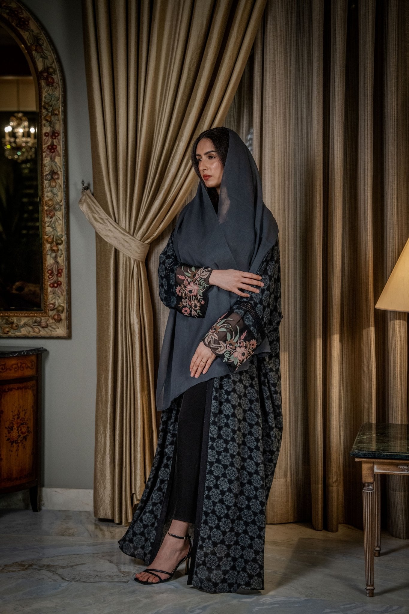 BT6529 - F ABAYA - THE DRESSING ROOM - MIRA Y MANO