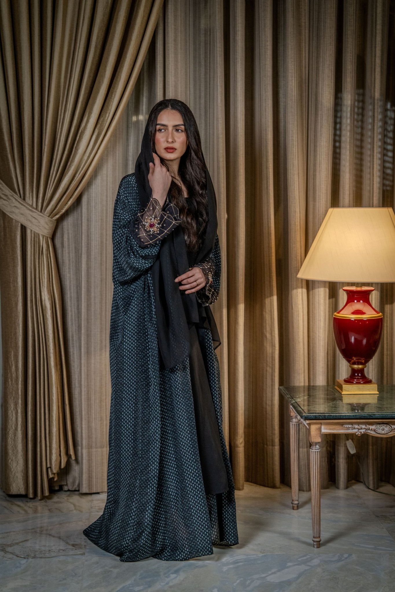 BT6529 - J ABAYA - THE DRESSING ROOM - MIRA Y MANO