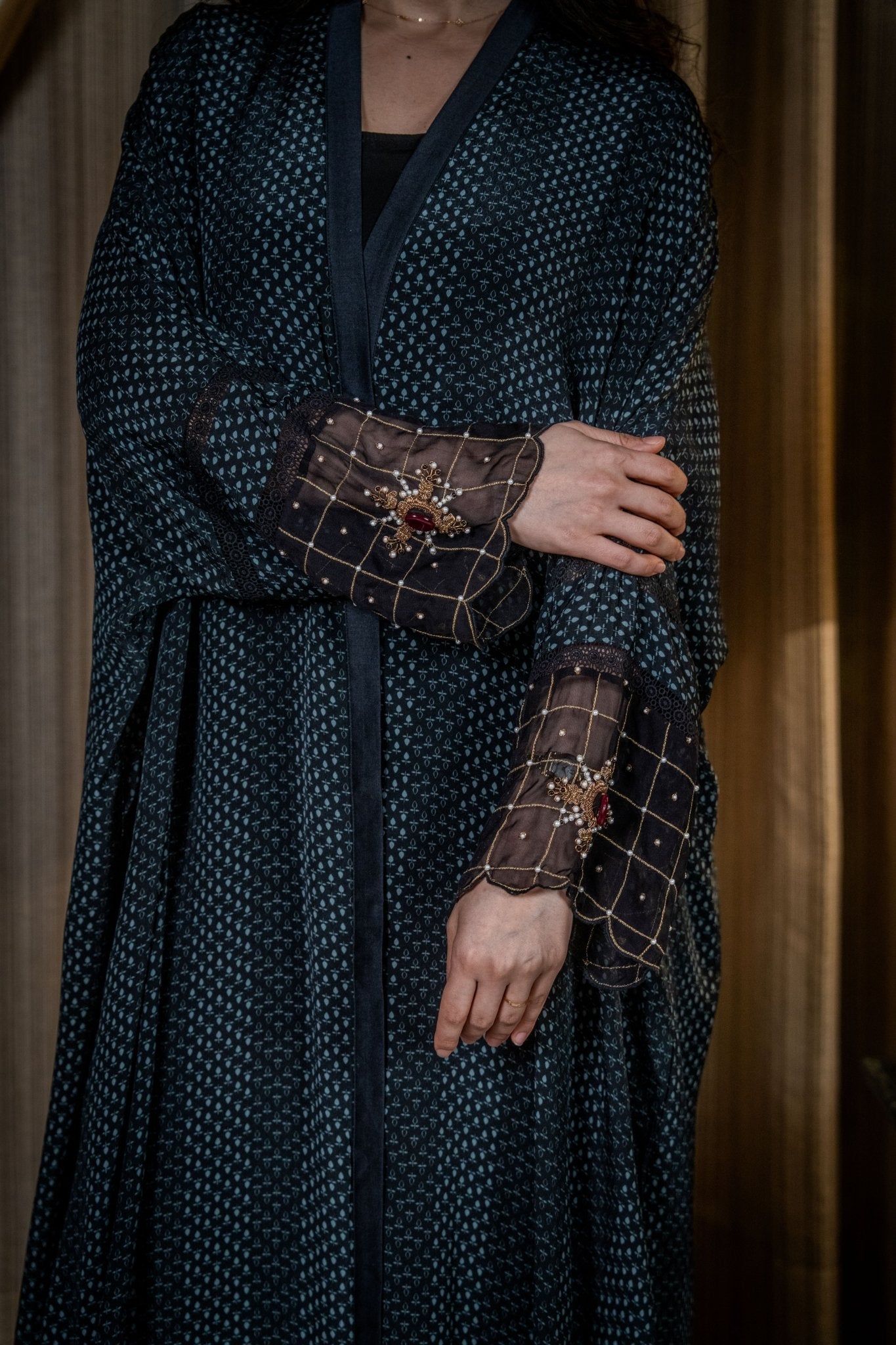 BT6529 - J ABAYA - THE DRESSING ROOM - MIRA Y MANO