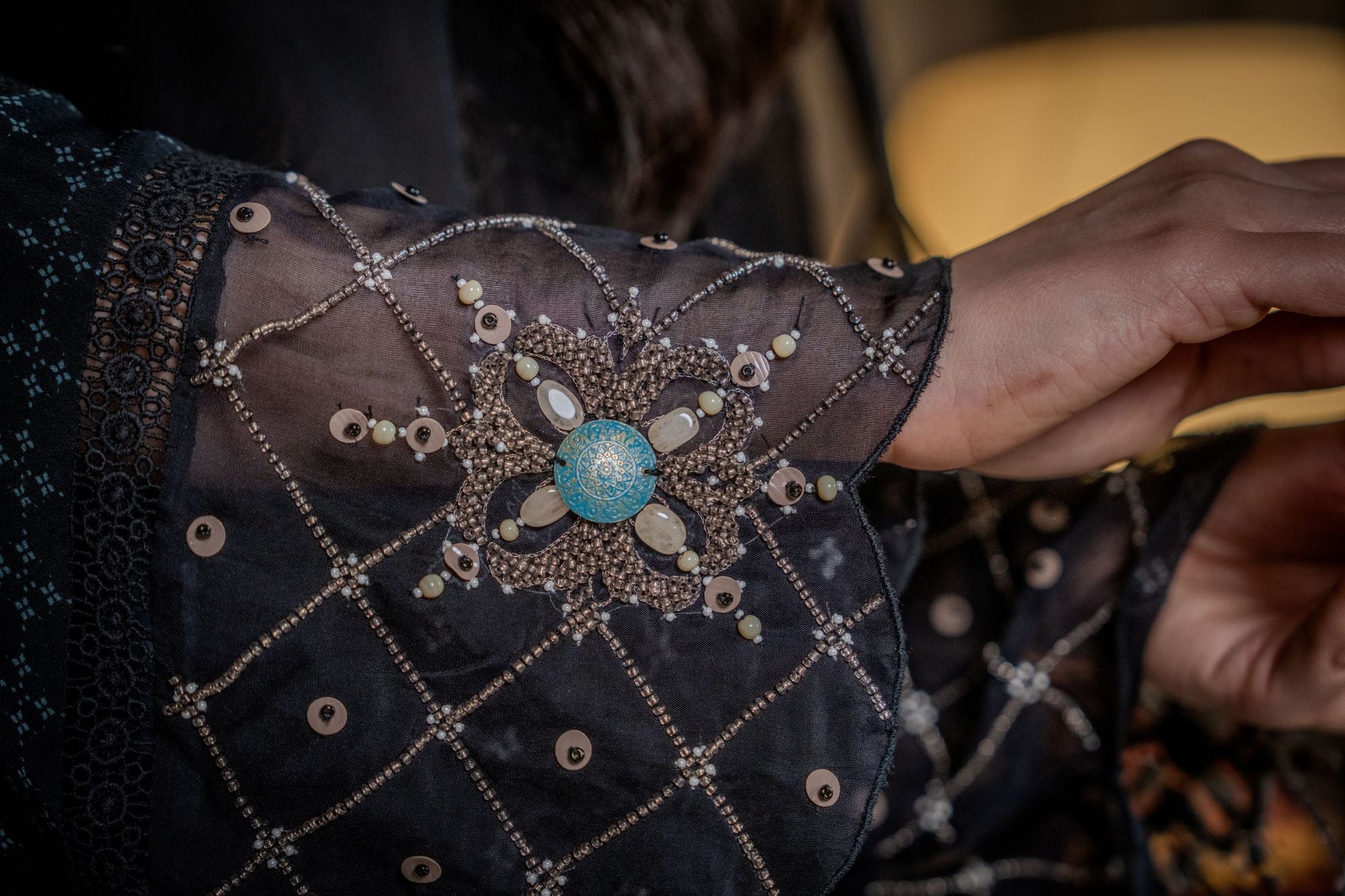 BT6529 - J ABAYA - THE DRESSING ROOM - MIRA Y MANO