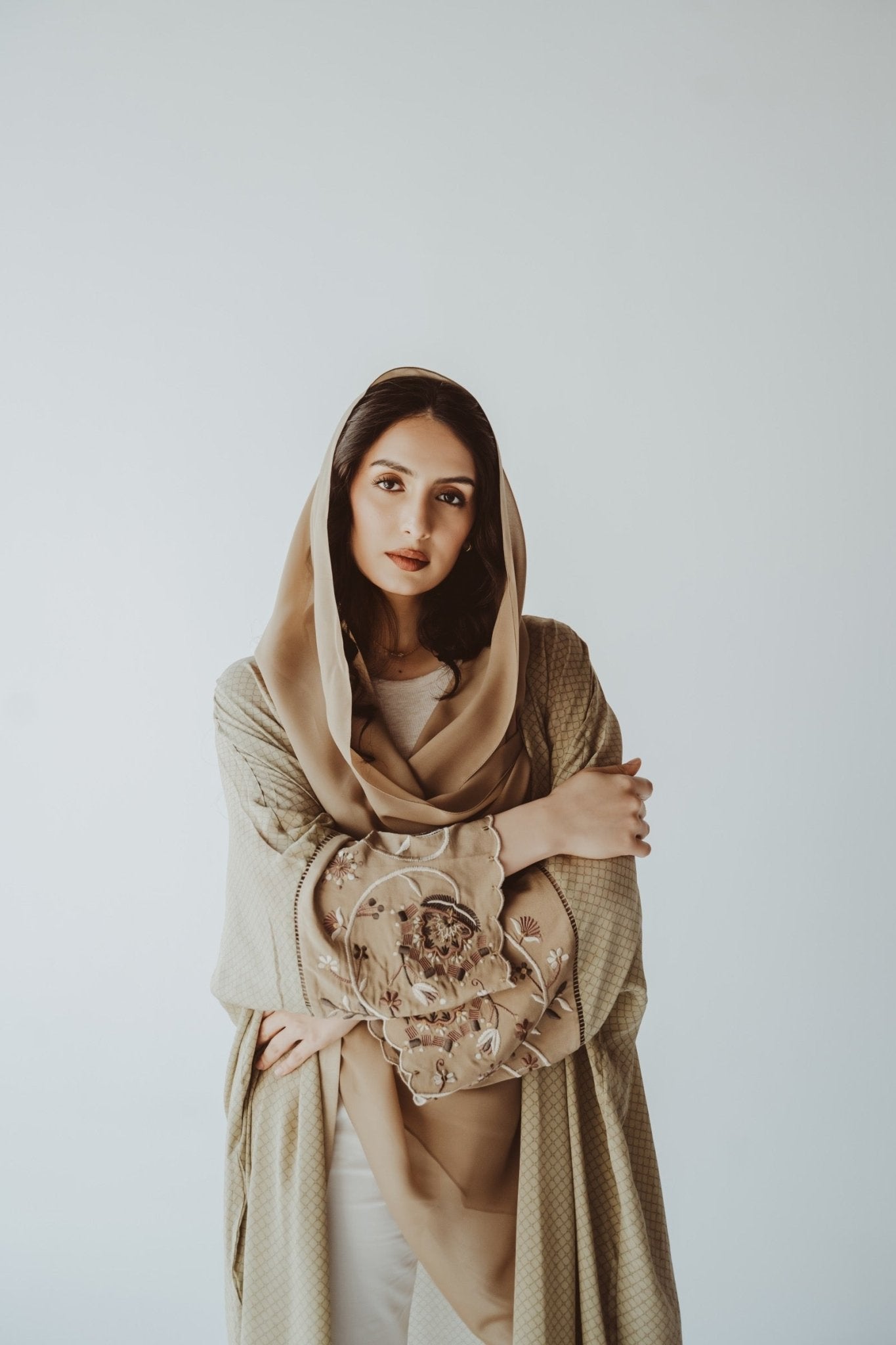 BT6562 - B ABAYA - THE DRESSING ROOM - MIRA Y MANO