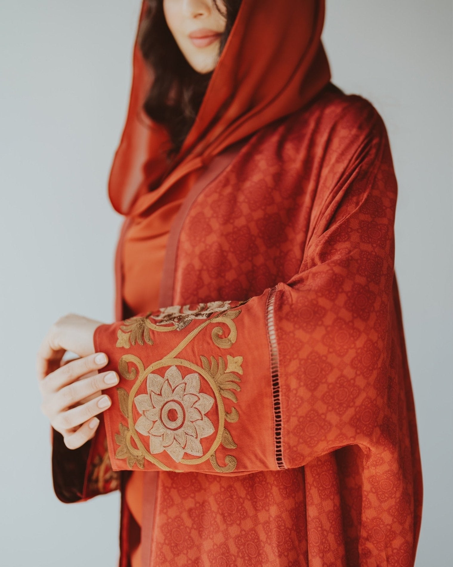 BT6562 - R ABAYA - THE DRESSING ROOM - MIRA Y MANO