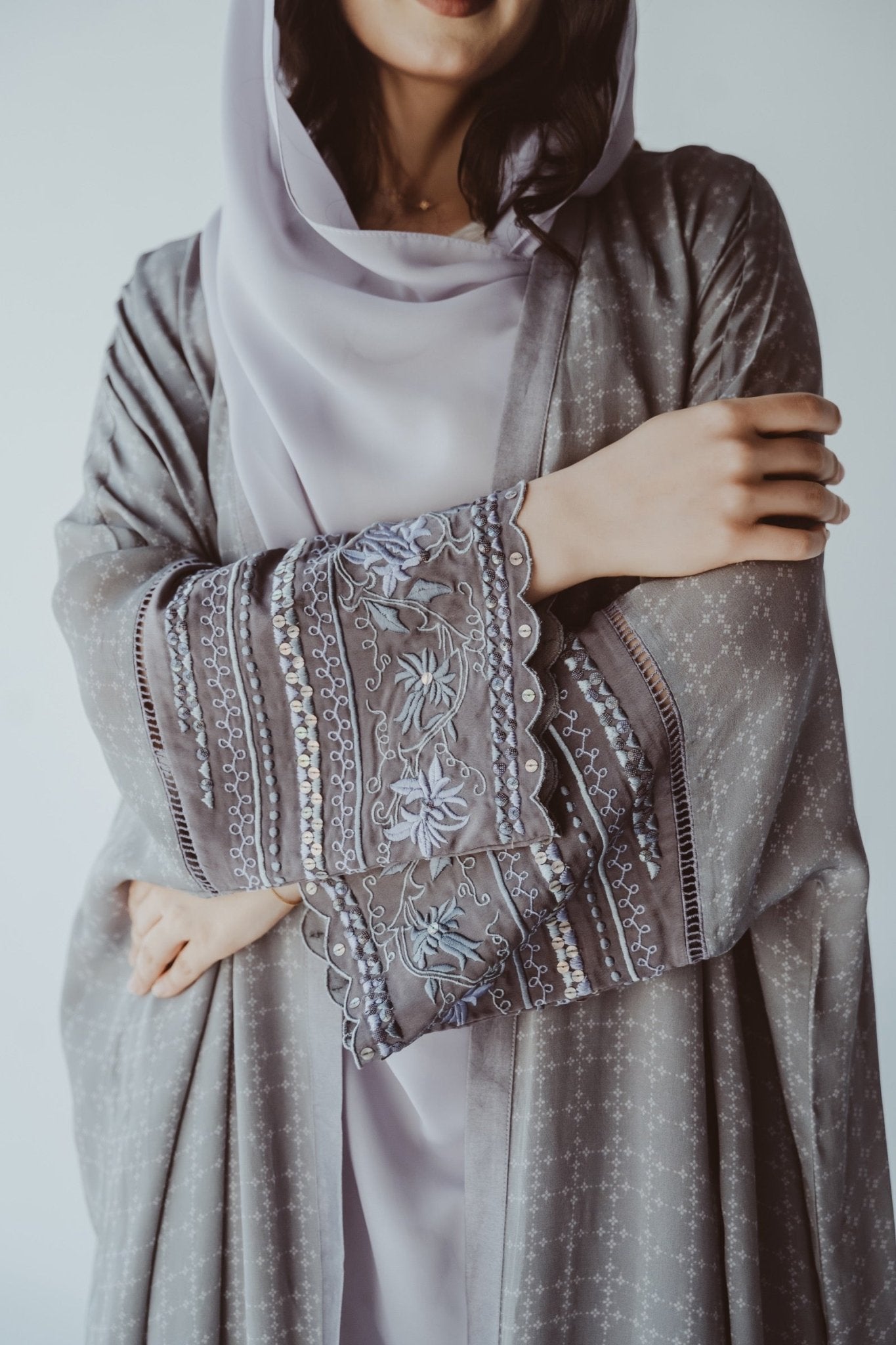 BT6562 - V ABAYA - THE DRESSING ROOM - MIRA Y MANO