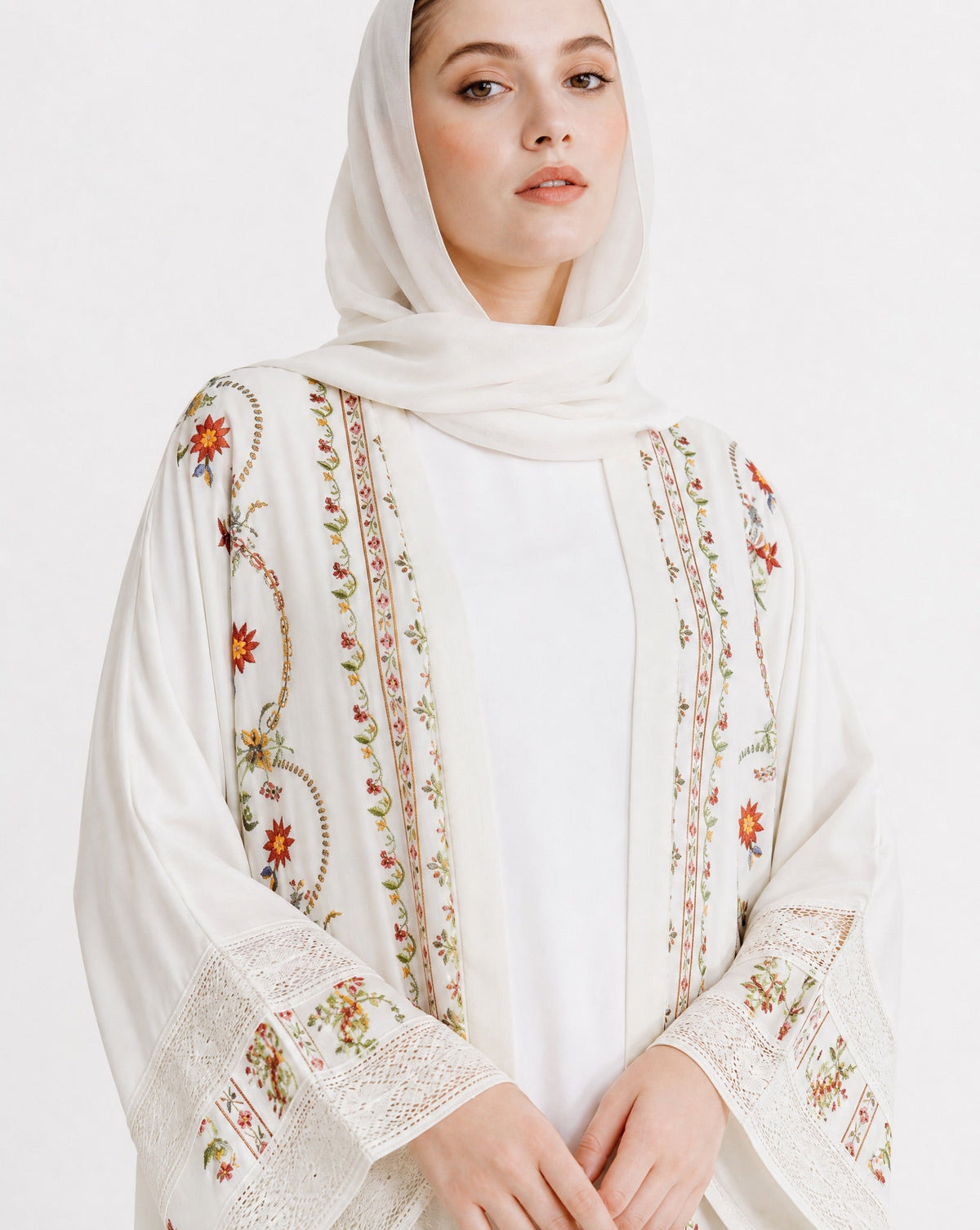 BT6563-S – عباية كريب عاجية – MIRA Y MANO – صورة المنتج 2