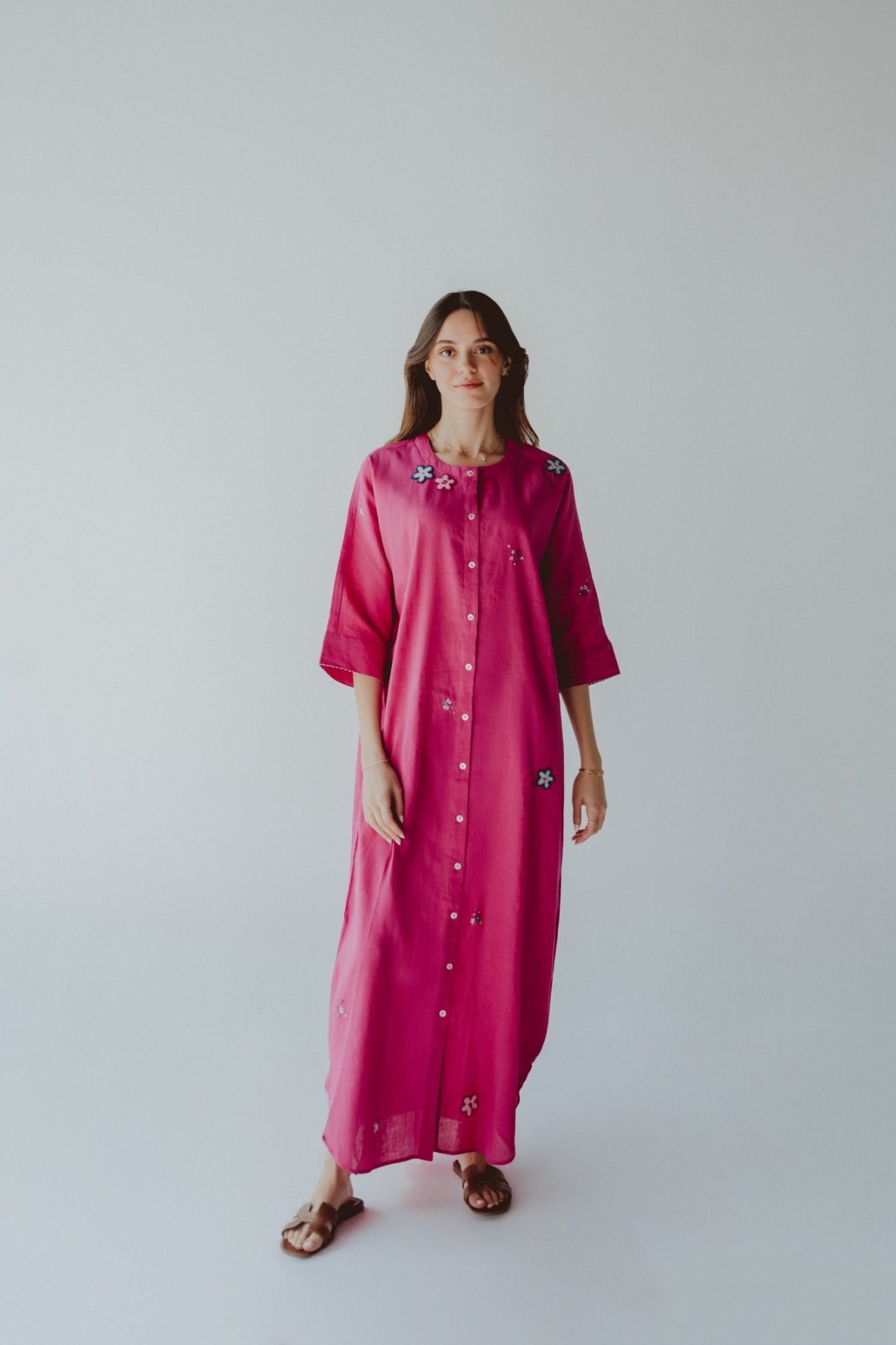 BT6578 - F JALABIAH - THE DRESSING ROOM - MIRA Y MANO