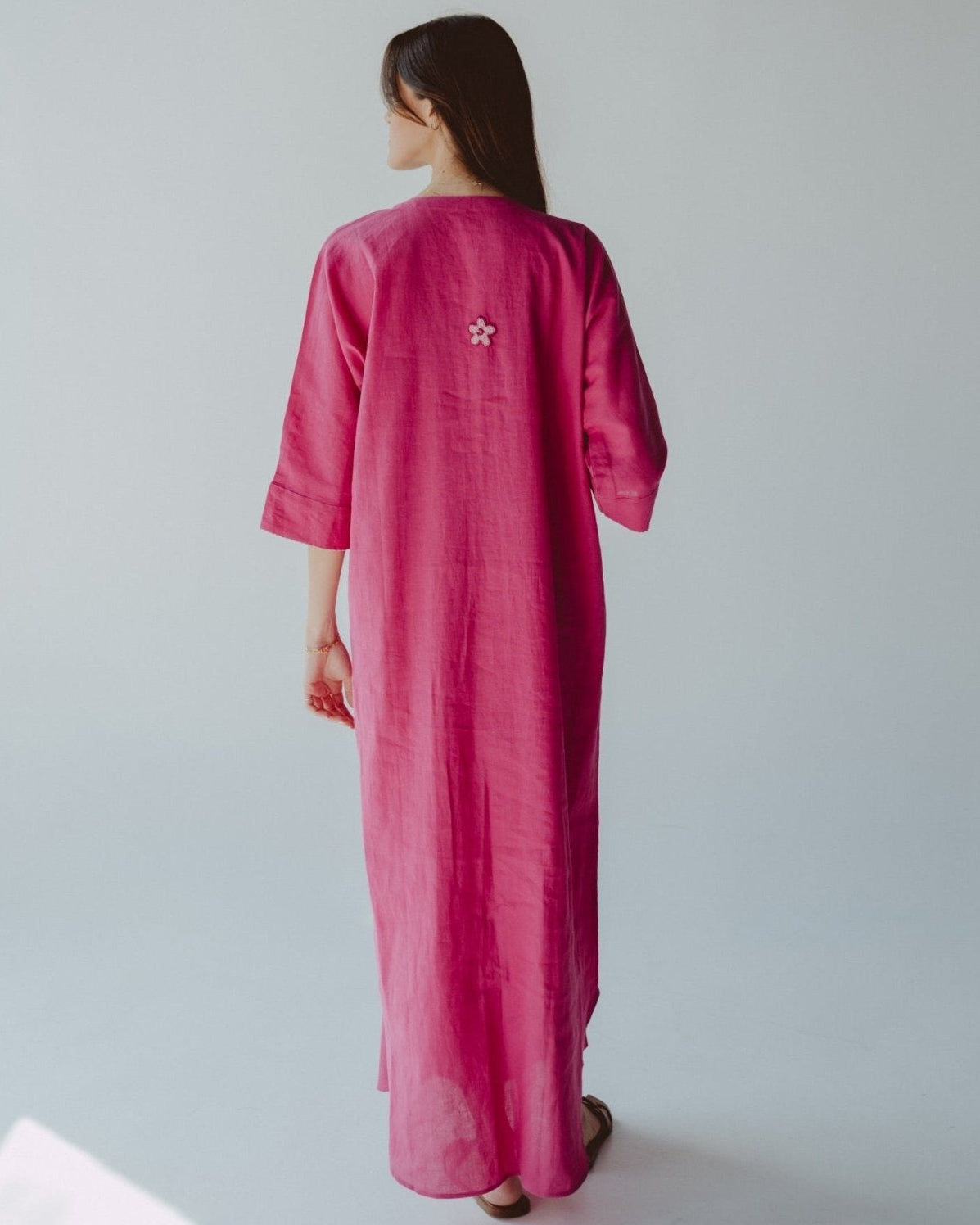 BT6578 - F JALABIAH - THE DRESSING ROOM - MIRA Y MANO