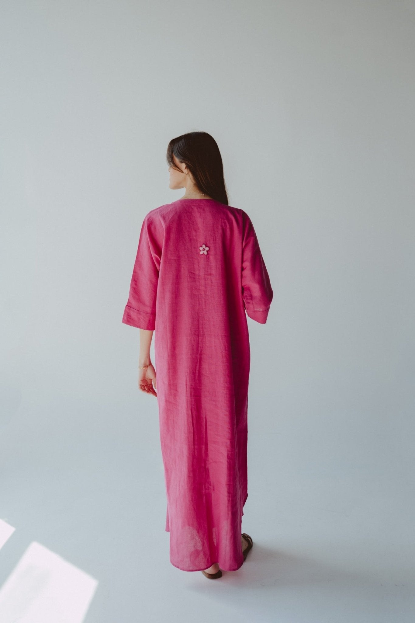 BT6578 - F JALABIAH - THE DRESSING ROOM - MIRA Y MANO