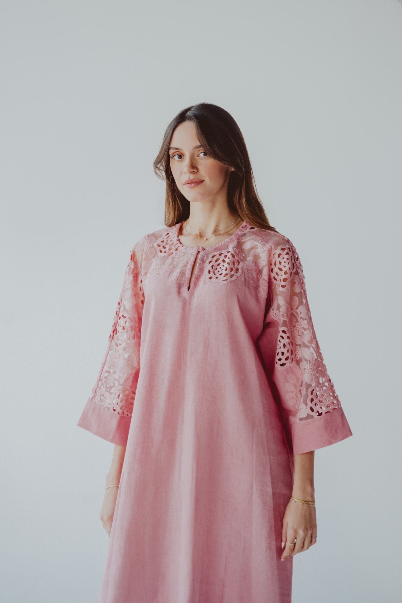 BT6586 - PI JALABIAH - THE DRESSING ROOM - MIRA Y MANO