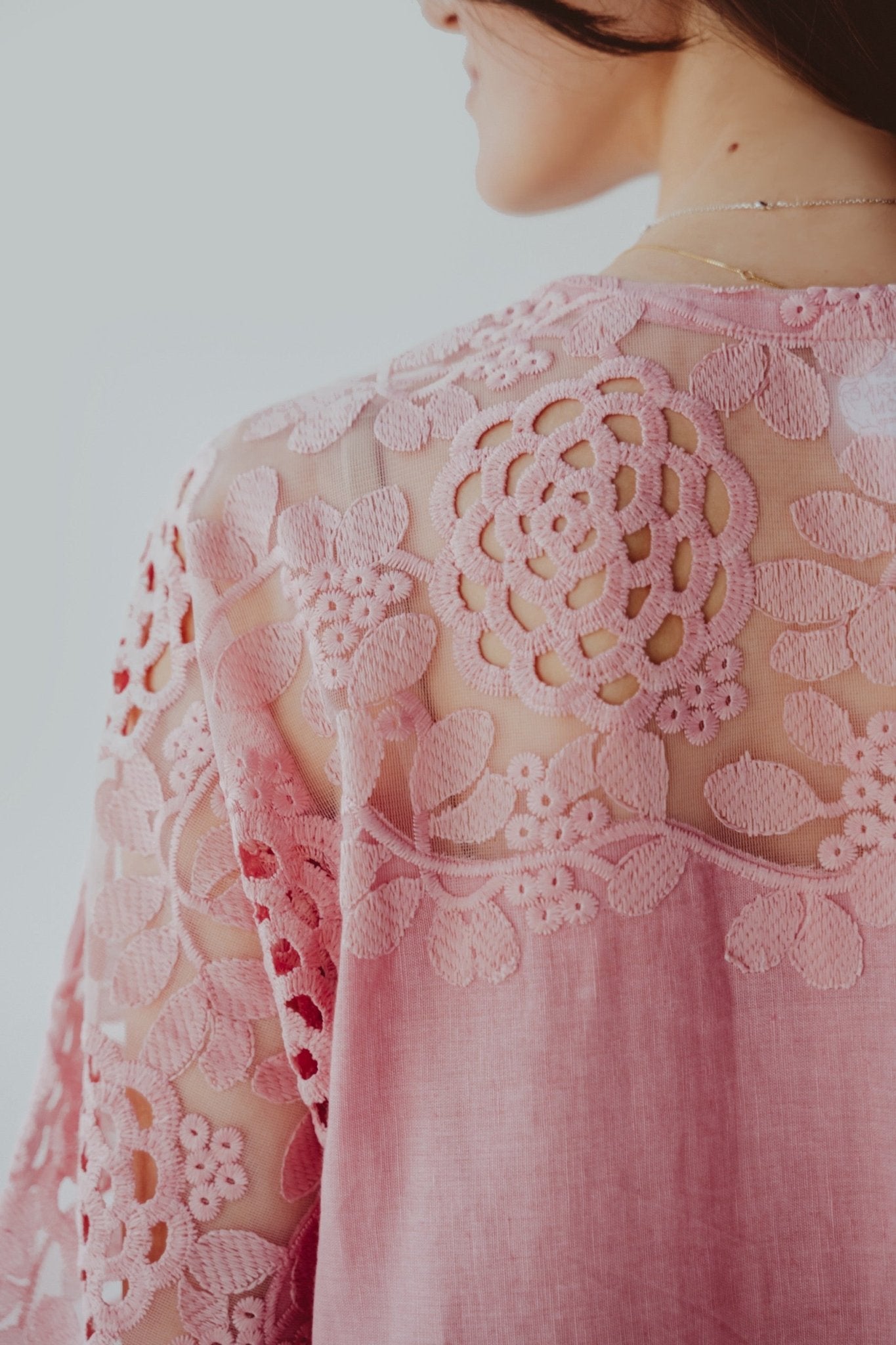 BT6586 - PI JALABIAH - THE DRESSING ROOM - MIRA Y MANO