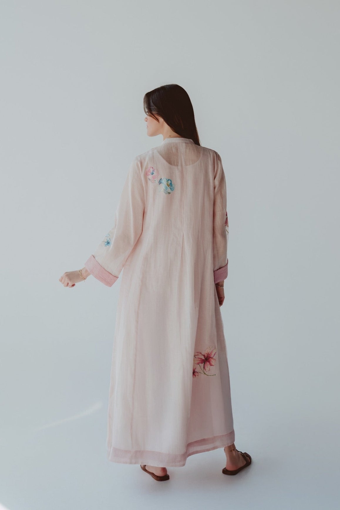 BT6589 - P JALABIAH - THE DRESSING ROOM - MIRA Y MANO