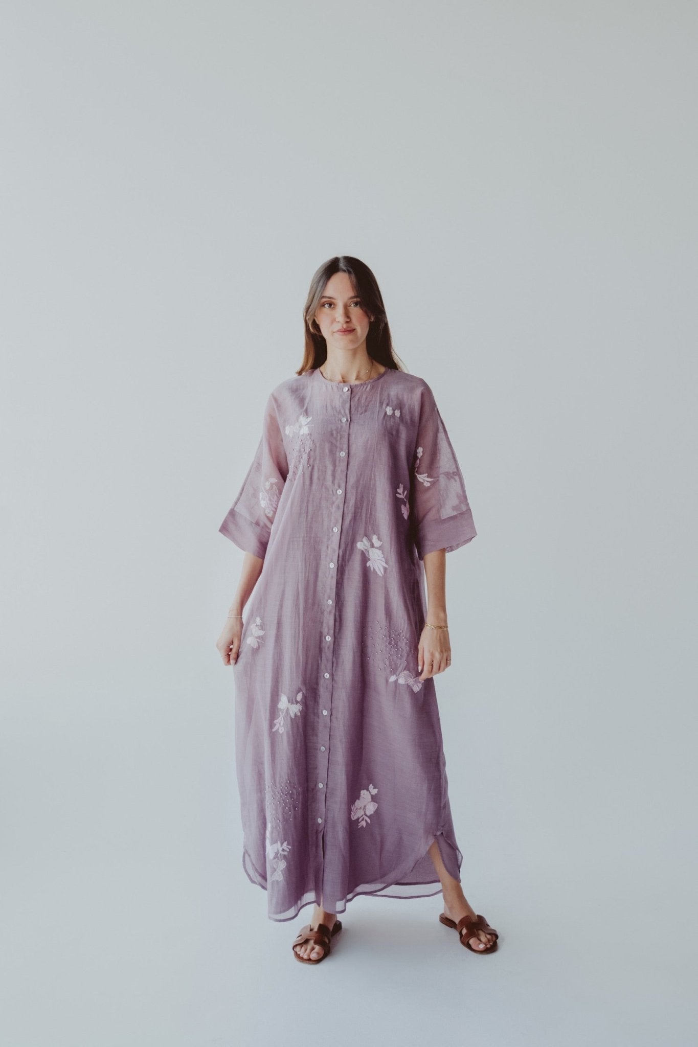 BT6590 - V JALABIAH - THE DRESSING ROOM - MIRA Y MANO