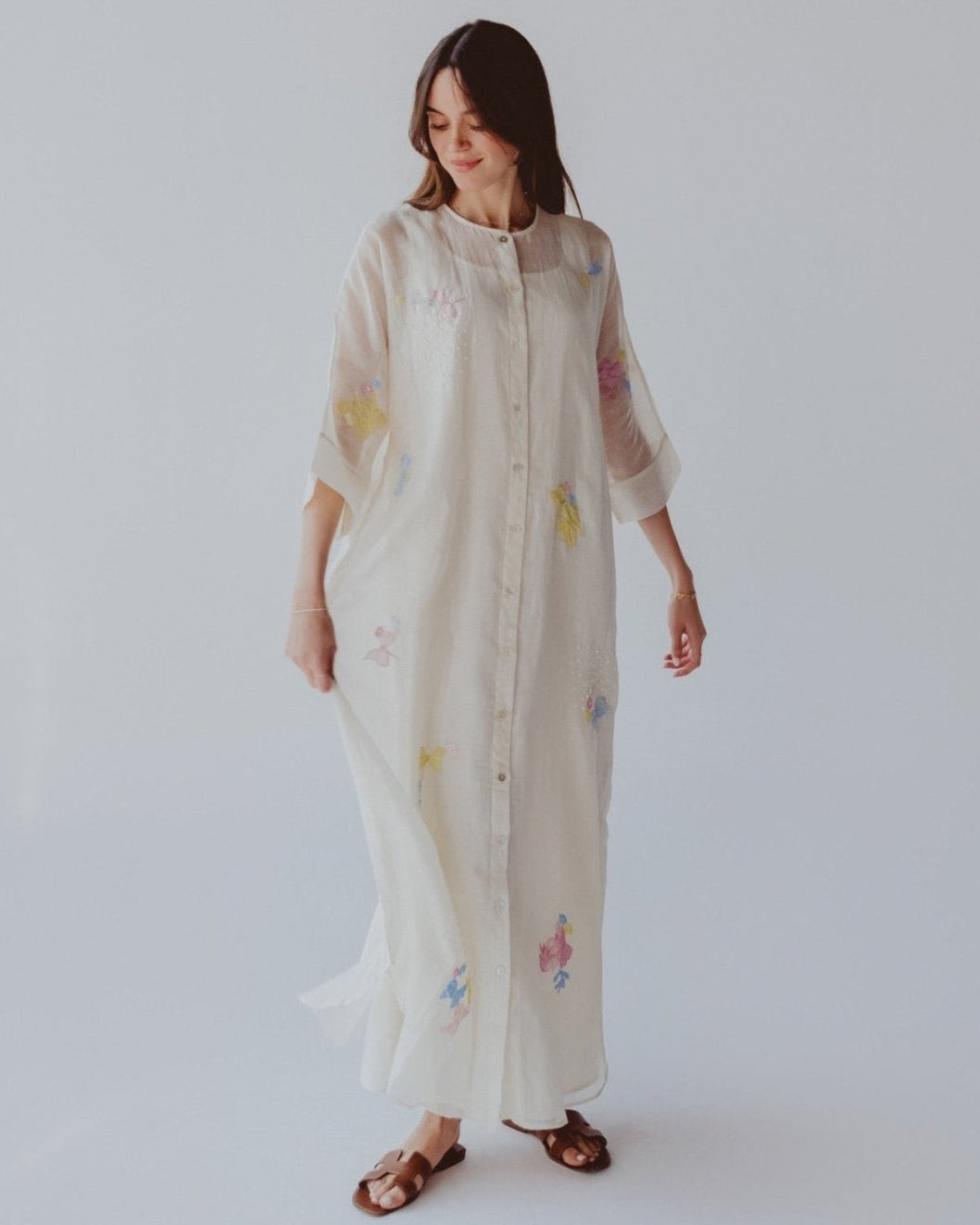 BT6590 - W JALABIAH - THE DRESSING ROOM - MIRA Y MANO