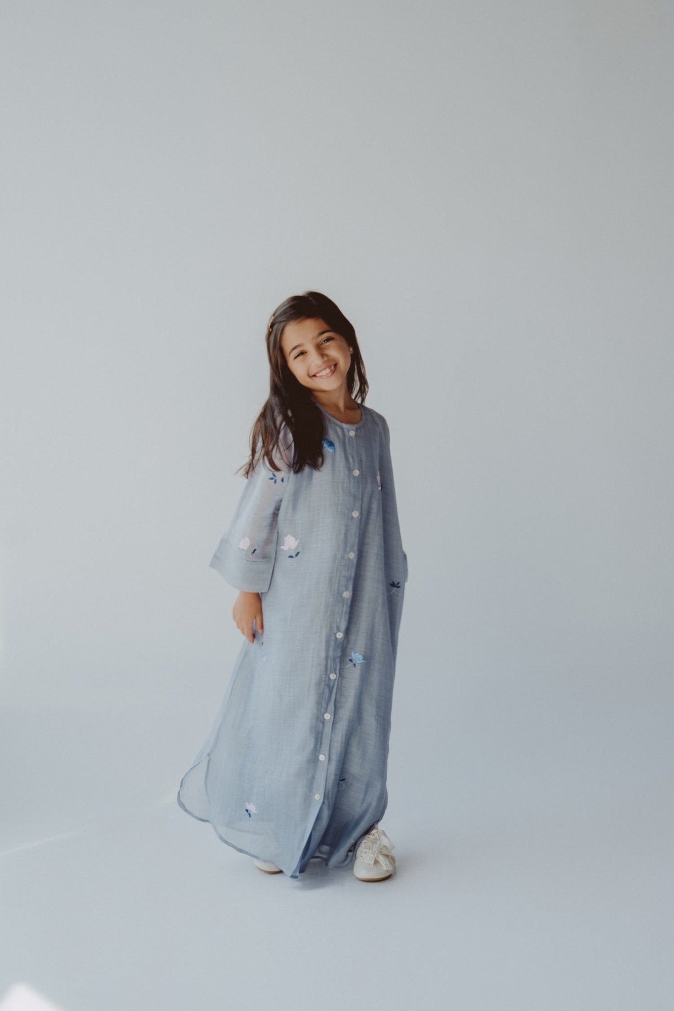 BT6591 - C JALABIAH - THE DRESSING ROOM - MIRA Y MANO