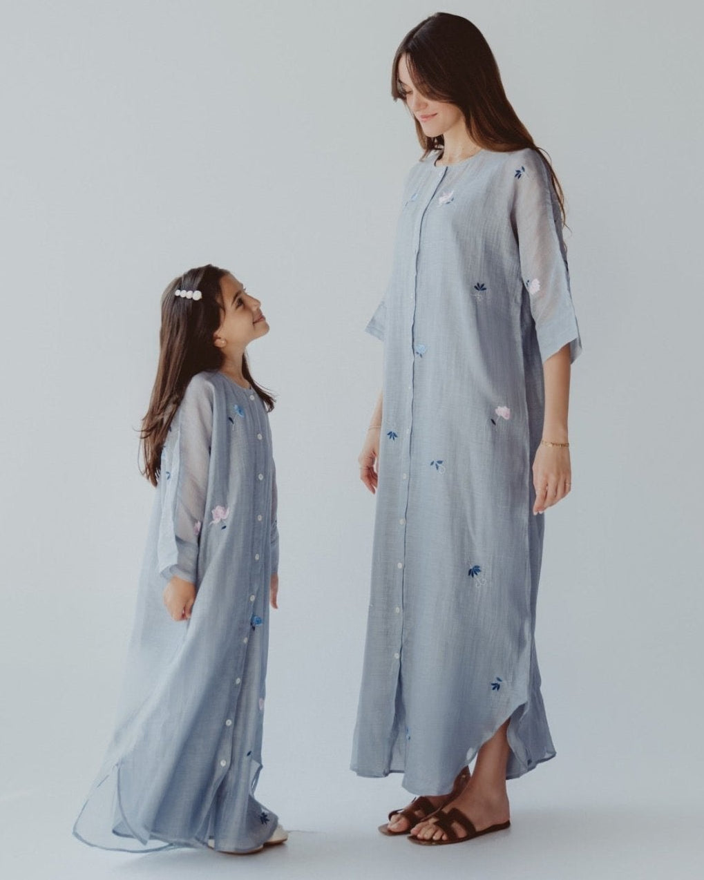 BT6591 - C JALABIAH - THE DRESSING ROOM - MIRA Y MANO