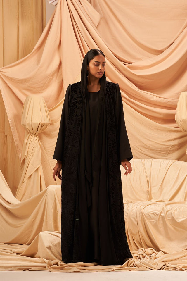 AW24 - 25LOOKA07 ABAYA SET AA24 - THE ORPHIC - MIRA Y MANO