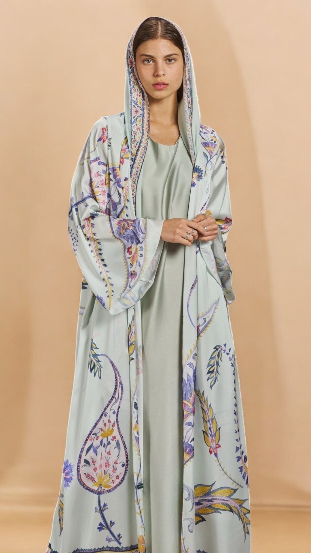 RAMADAN25LOOKA18 ABAYA - THE ORPHIC - MIRA Y MANO