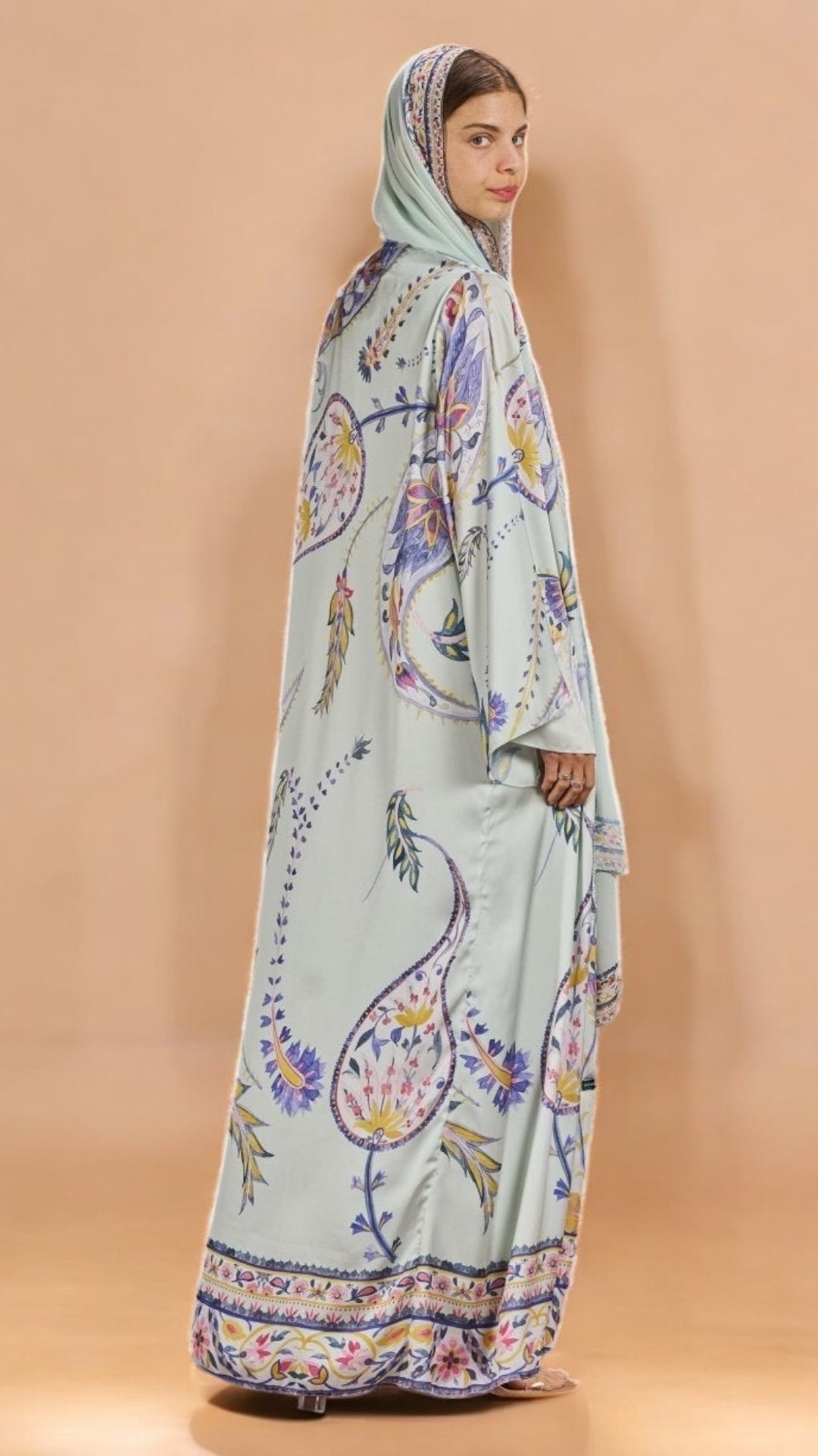 RAMADAN25LOOKA18 ABAYA - THE ORPHIC - MIRA Y MANO
