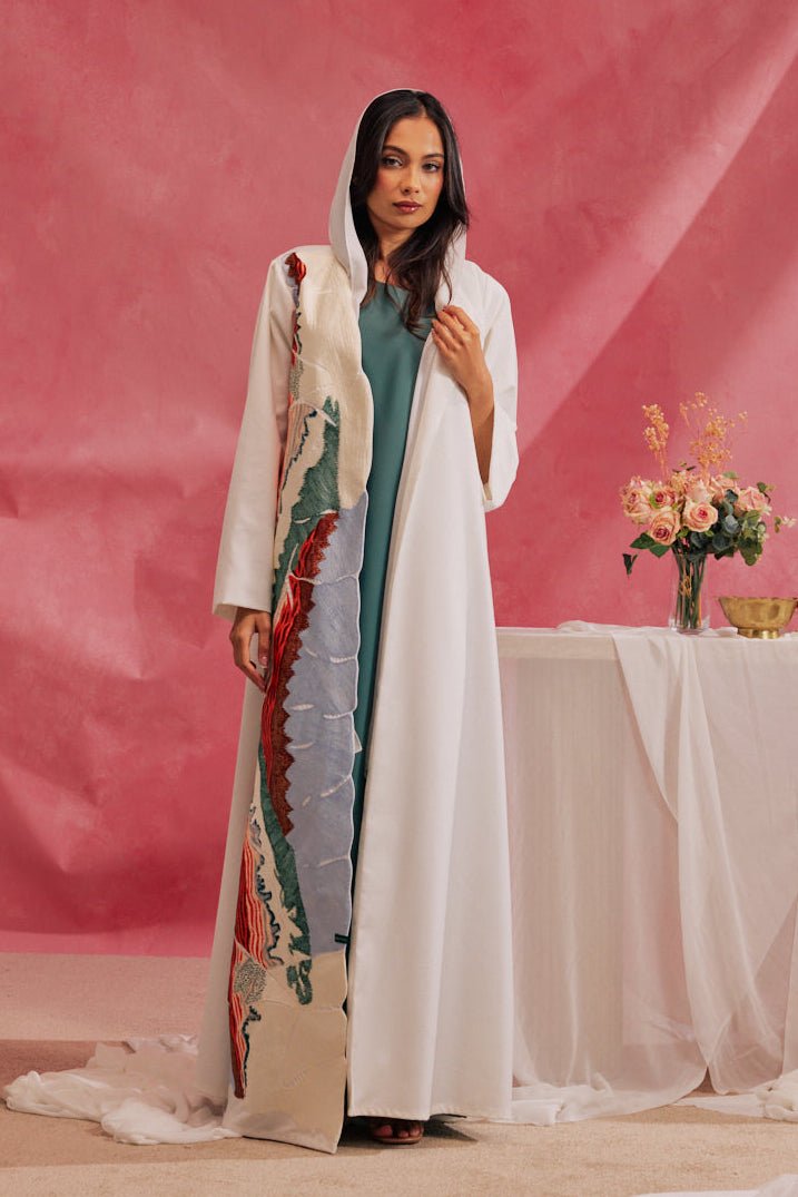 RAMADAN26LOOK01 ABAYA - THE ORPHIC - MIRA Y MANO