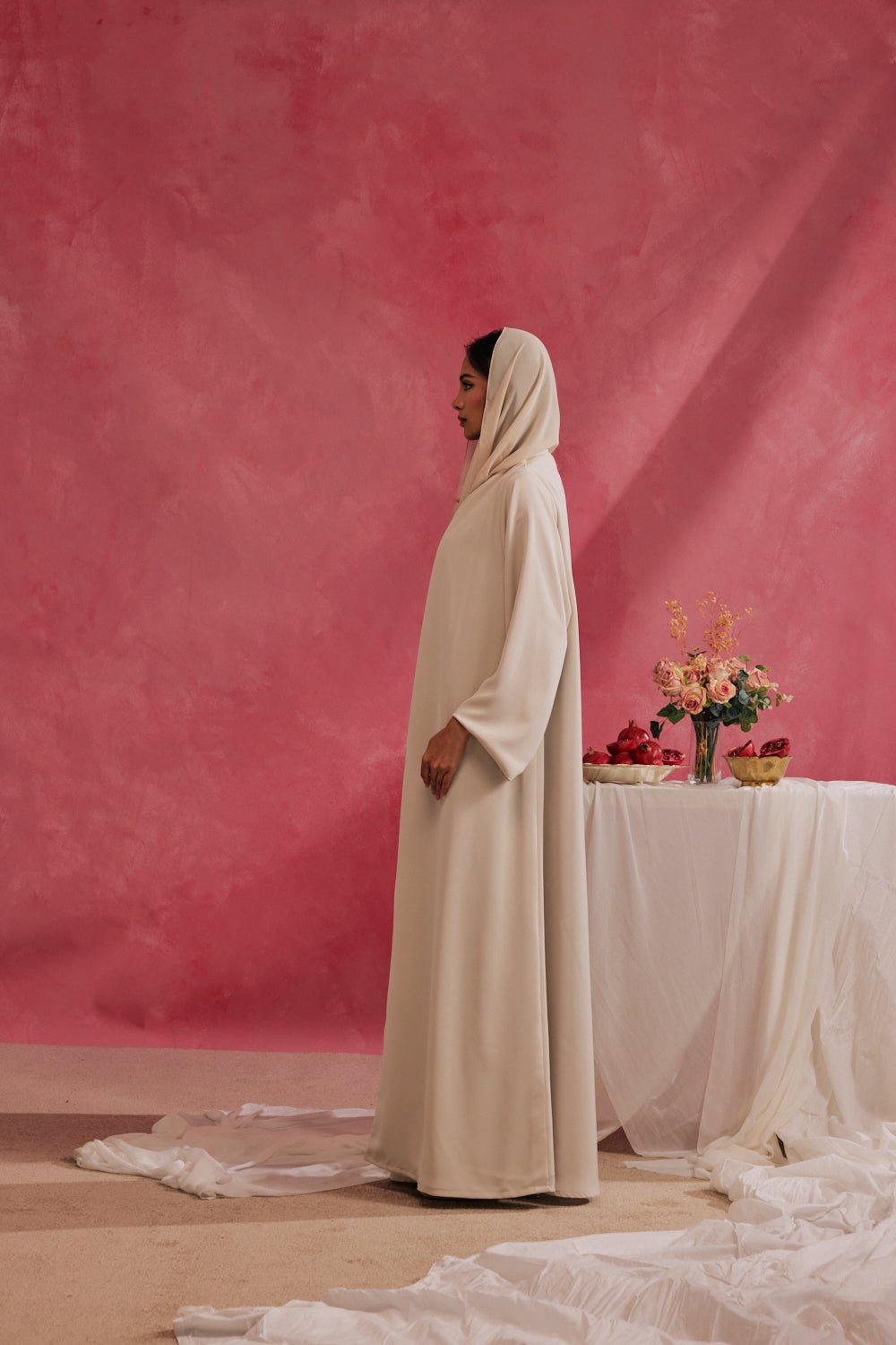 RAMADAN26LOOK02 ABAYA - THE ORPHIC - MIRA Y MANO