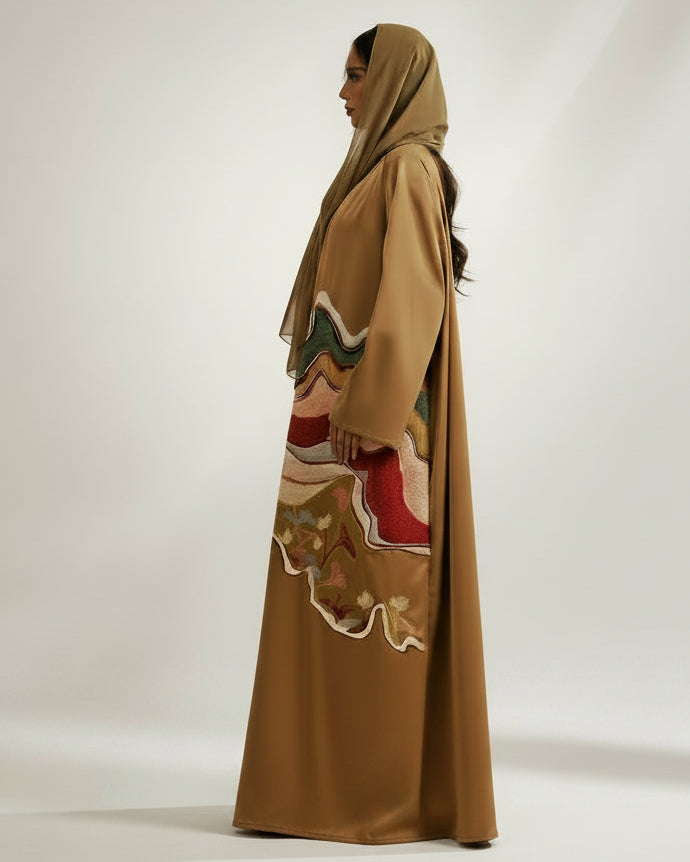 RAMADAN26LOOK03 ABAYA - THE ORPHIC - MIRA Y MANO