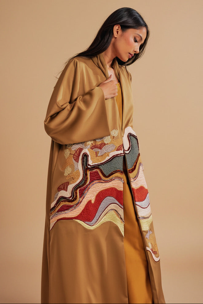 RAMADAN26LOOK03 ABAYA - THE ORPHIC - MIRA Y MANO