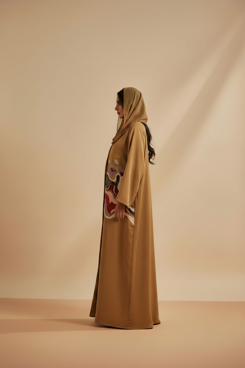 RAMADAN26LOOK03 ABAYA - THE ORPHIC - MIRA Y MANO