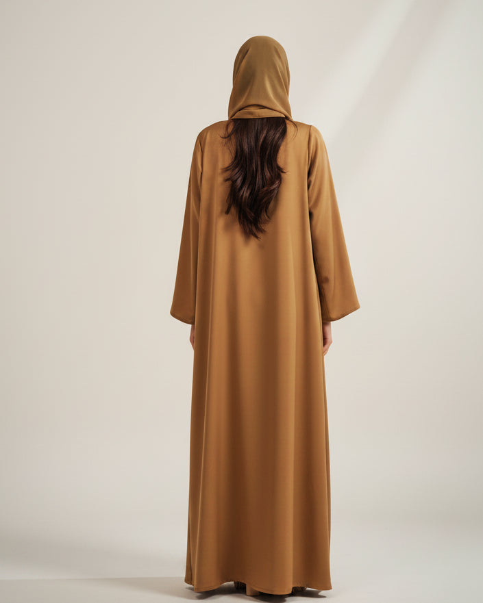 RAMADAN26LOOK03 ABAYA - THE ORPHIC - MIRA Y MANO