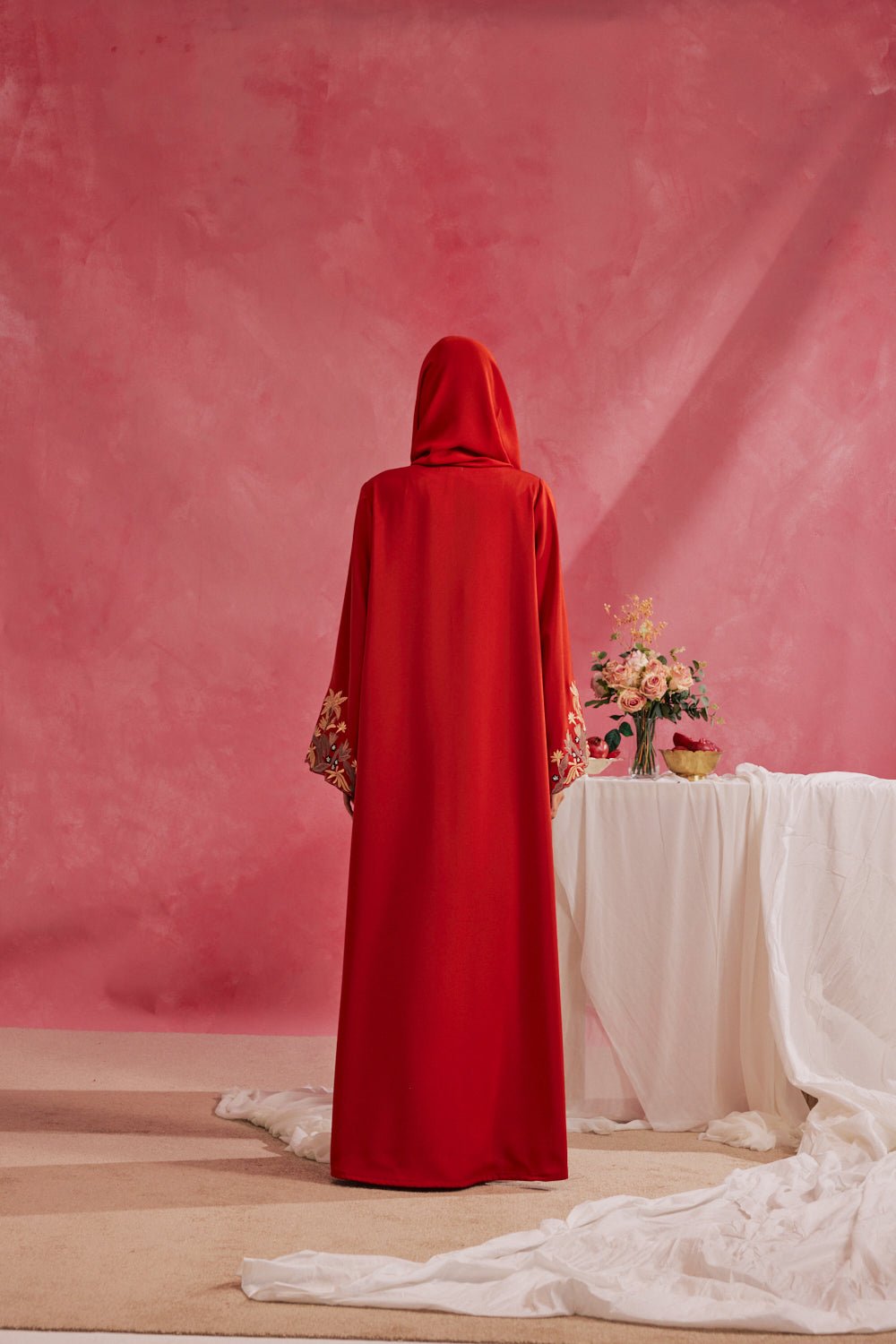 RAMADAN26LOOK07 ABAYA - THE ORPHIC - MIRA Y MANO