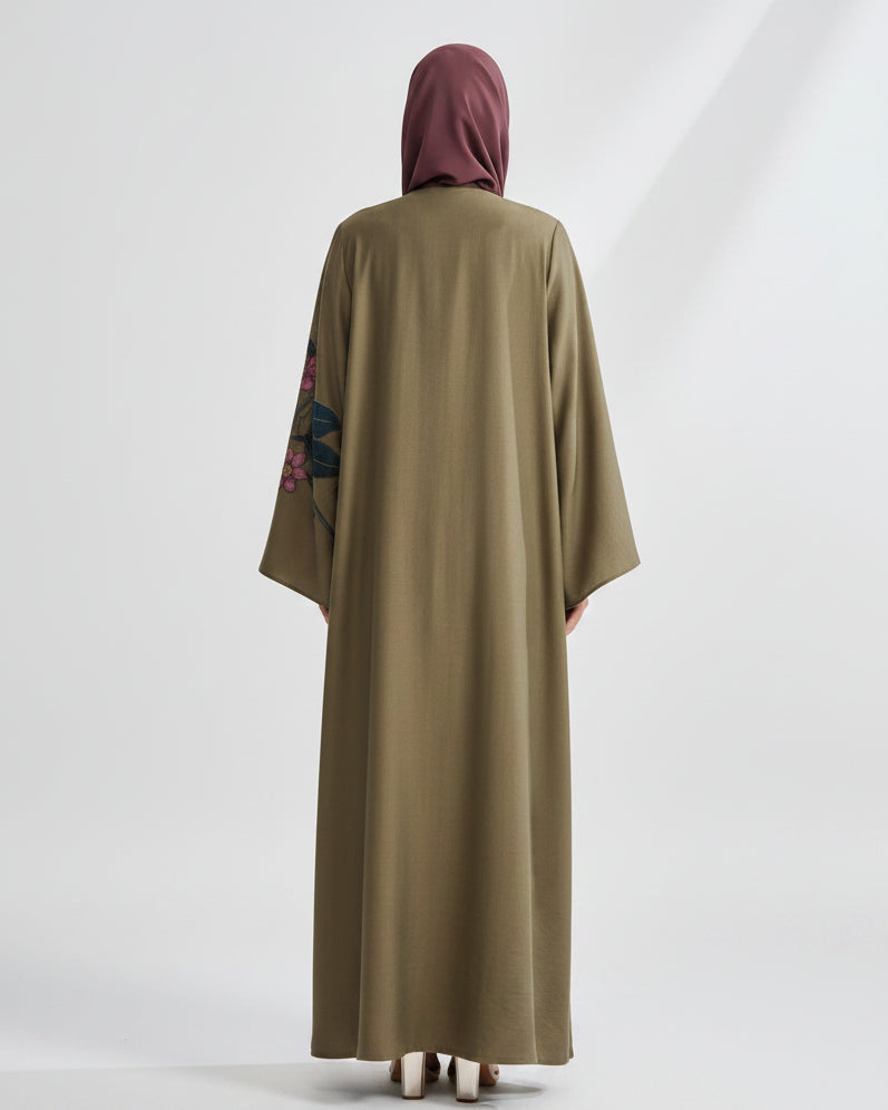 RAMADAN26LOOK09 ABAYA - THE ORPHIC - MIRA Y MANO