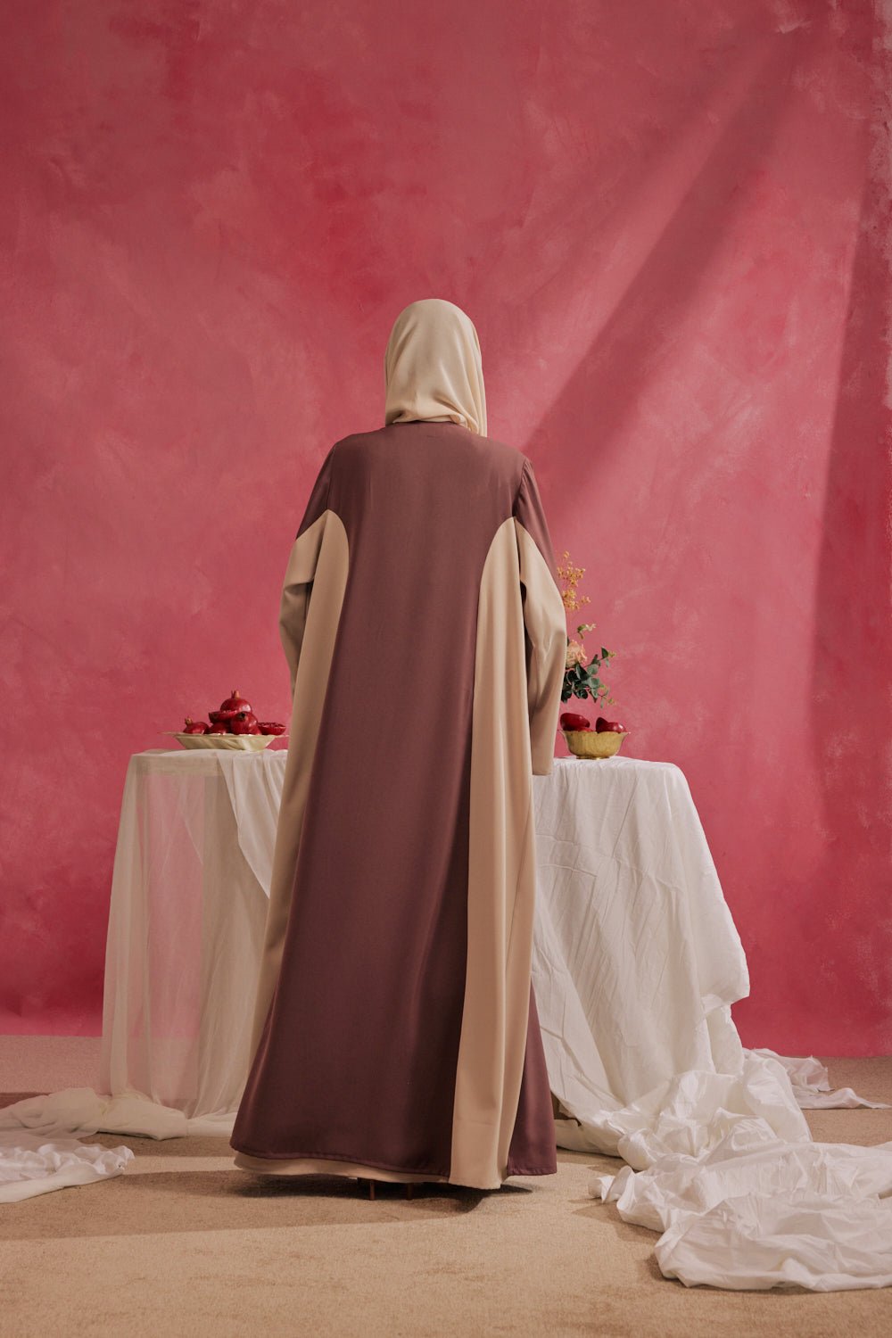 RAMADAN26LOOK12 ABAYA - THE ORPHIC - MIRA Y MANO