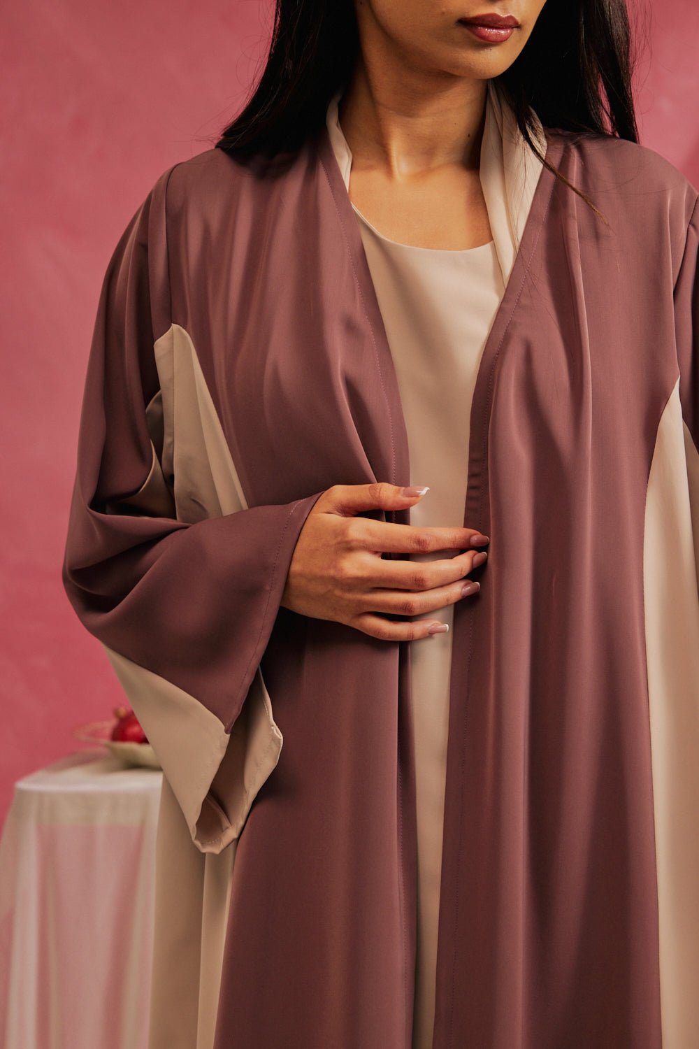 RAMADAN26LOOK12 ABAYA - THE ORPHIC - MIRA Y MANO