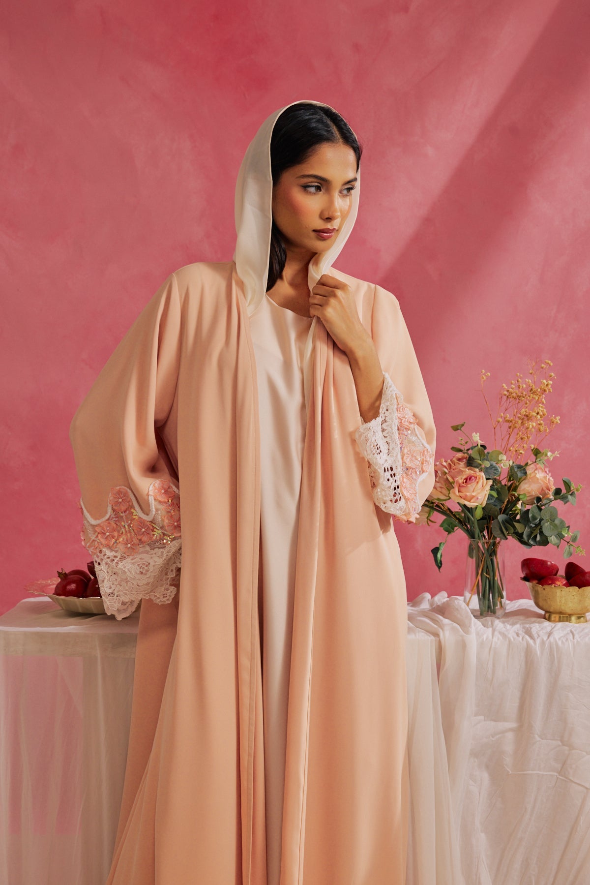RAMADAN26LOOK15 ABAYA - THE ORPHIC - MIRA Y MANO