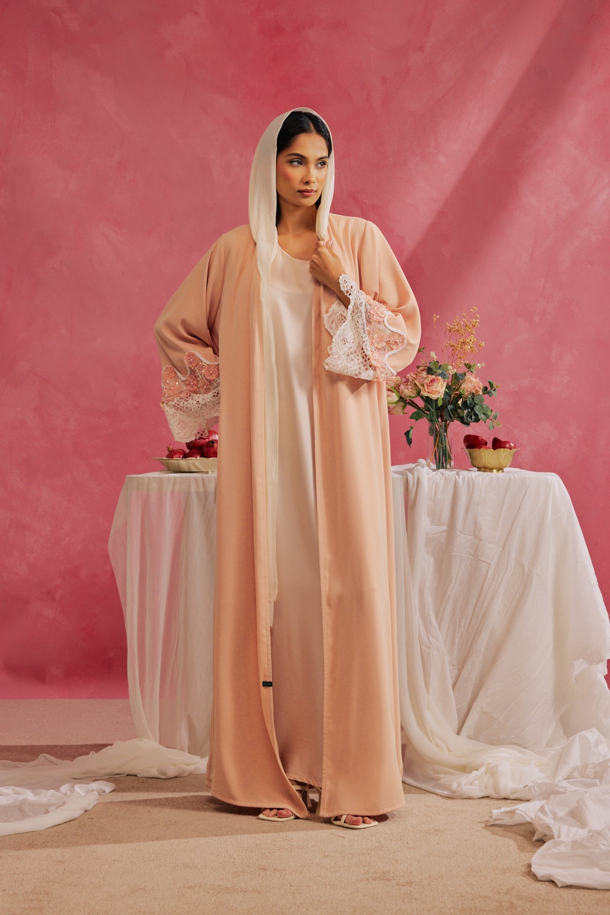 RAMADAN26LOOK15 ABAYA - THE ORPHIC - MIRA Y MANO