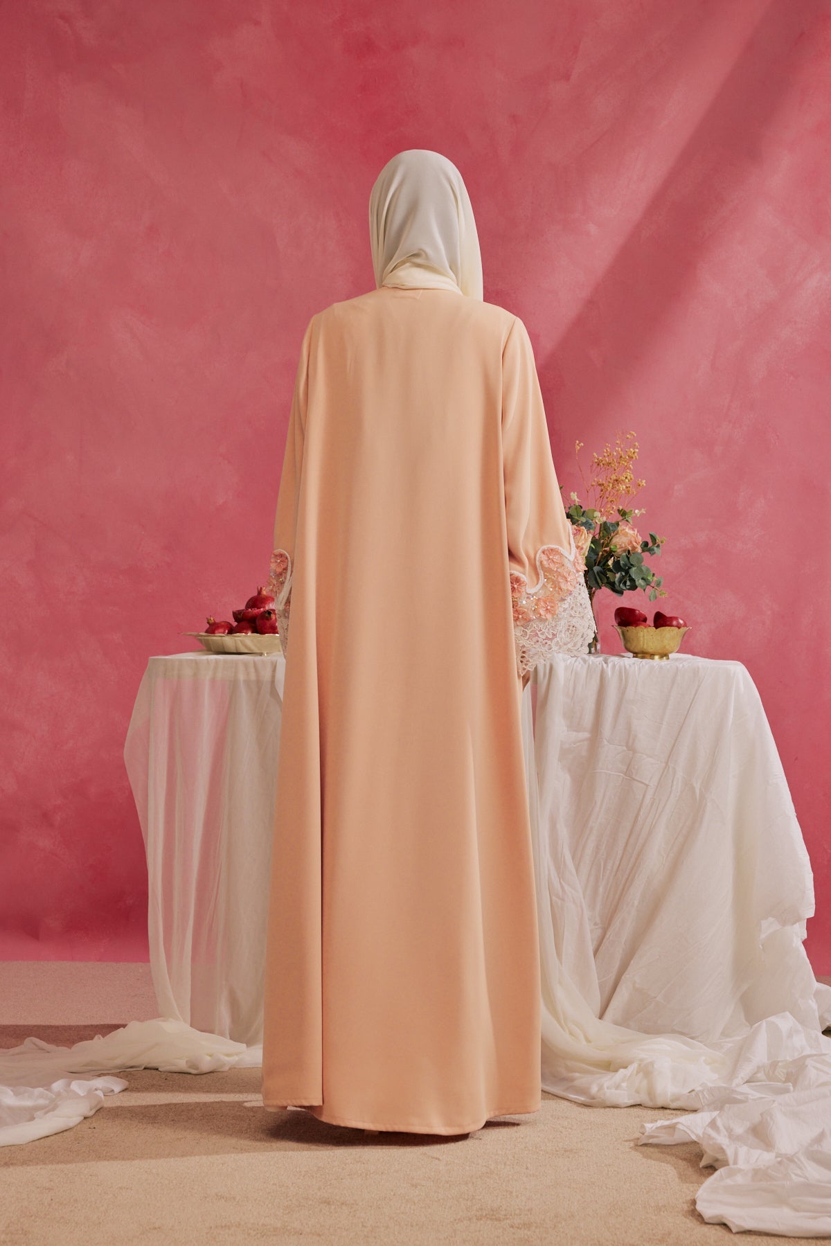 RAMADAN26LOOK15 ABAYA - THE ORPHIC - MIRA Y MANO