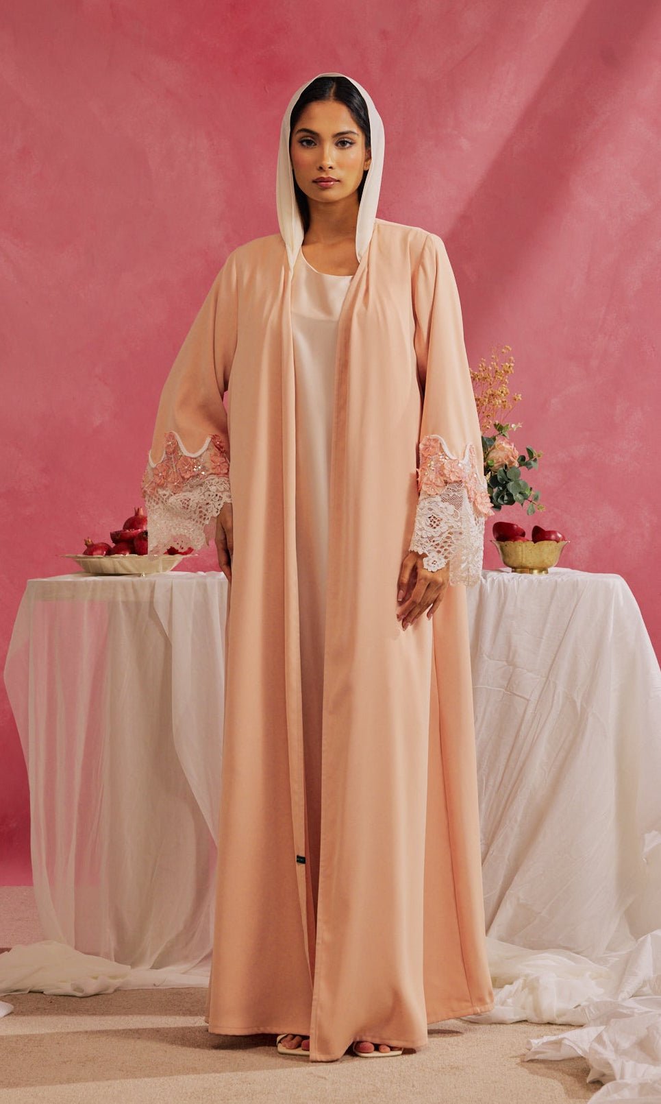 RAMADAN26LOOK15 ABAYA - THE ORPHIC - MIRA Y MANO
