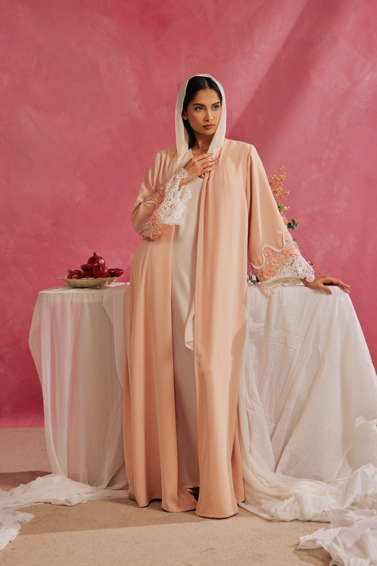 RAMADAN26LOOK15 ABAYA - THE ORPHIC - MIRA Y MANO