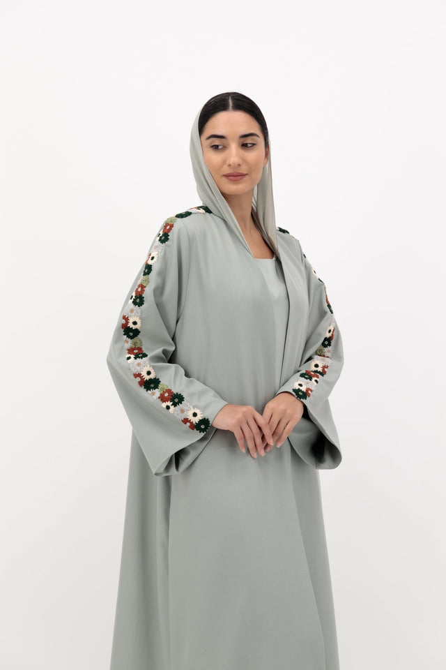 SUMMER24LOOKA09 ABAYA - THE ORPHIC - MIRA Y MANO