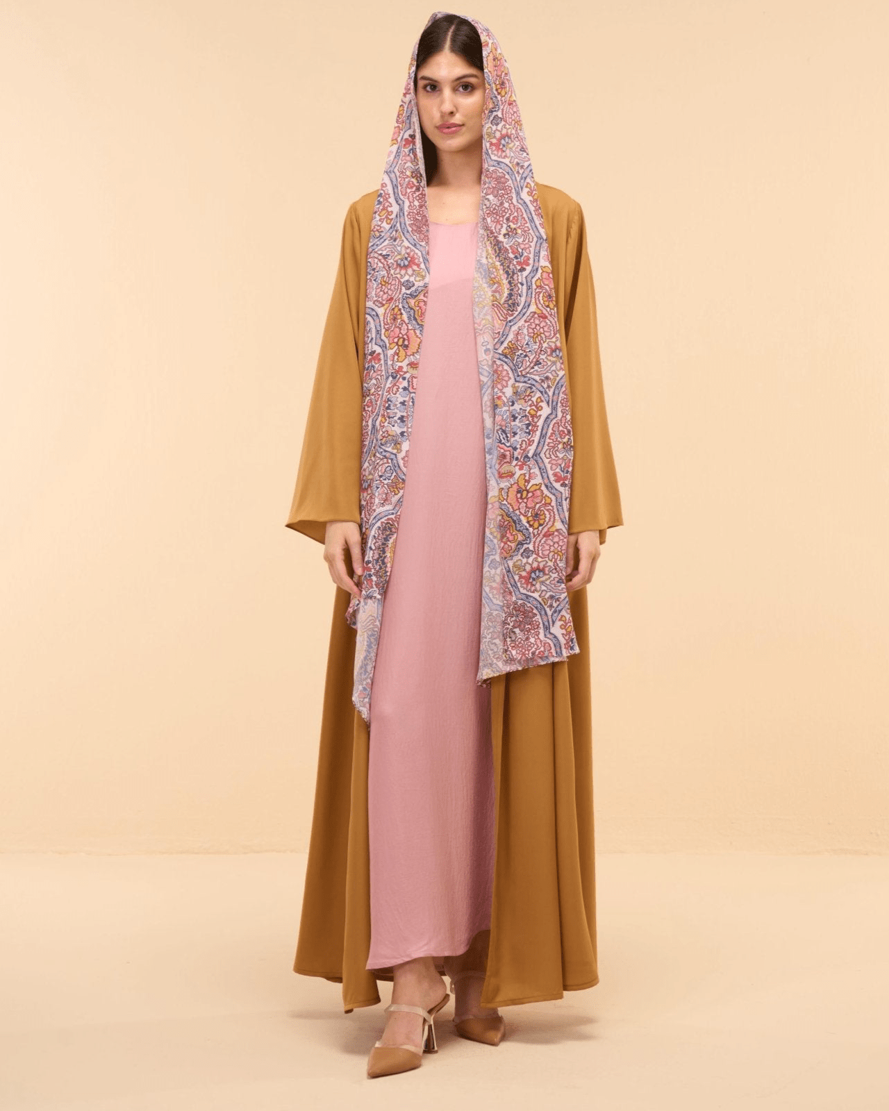 SUMMER25LOOK07 ABAYA - THE ORPHIC - MIRA Y MANO