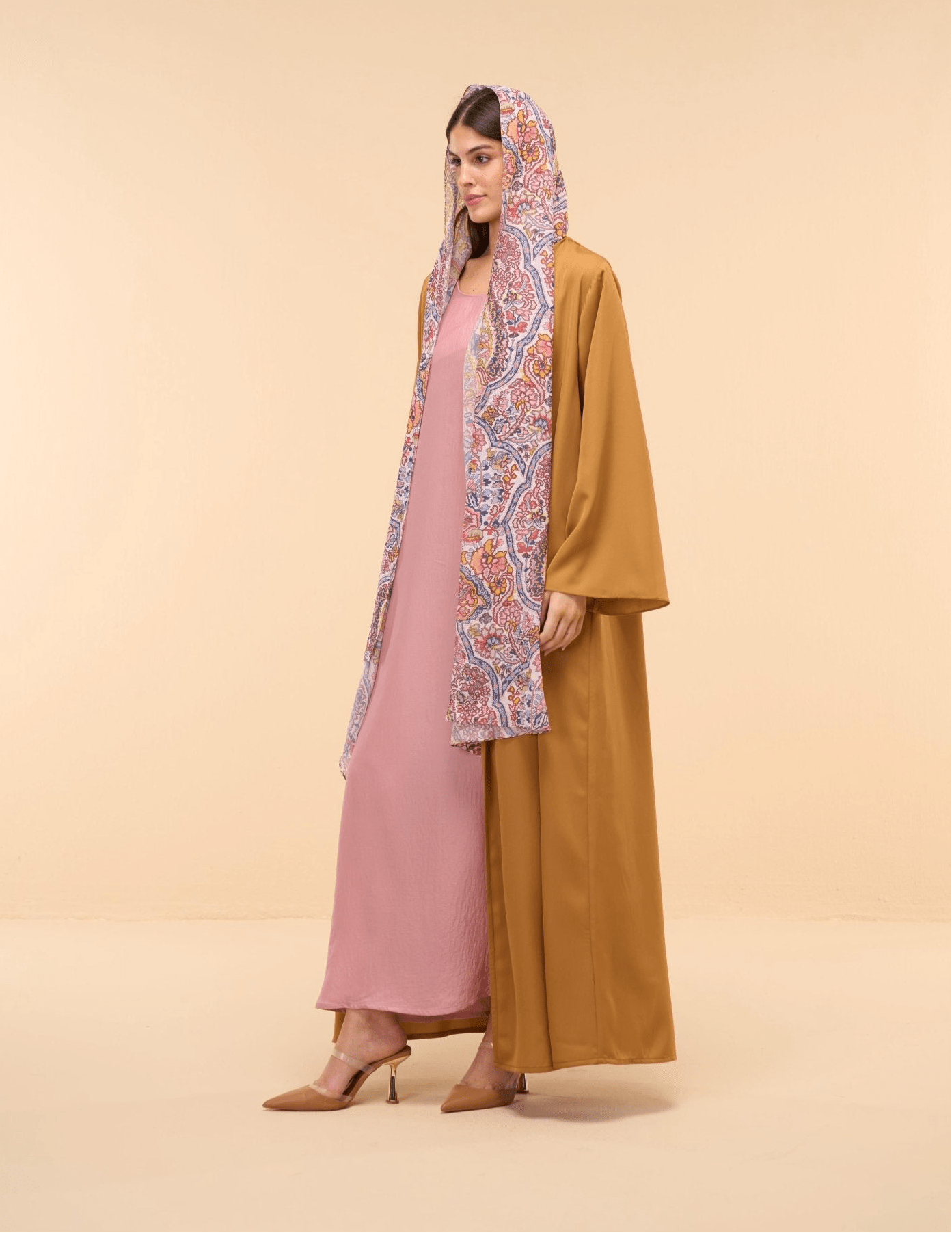 SUMMER25LOOK07 ABAYA - THE ORPHIC - MIRA Y MANO