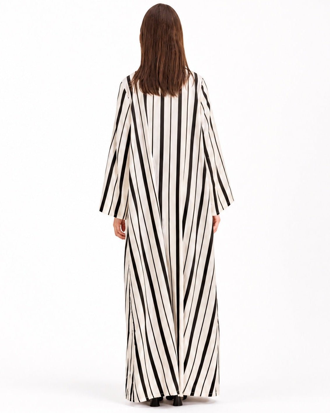 SUMMER26LOOK04 - Ivory Linen Abaya - THE ORPHIC - MIRA Y MANO