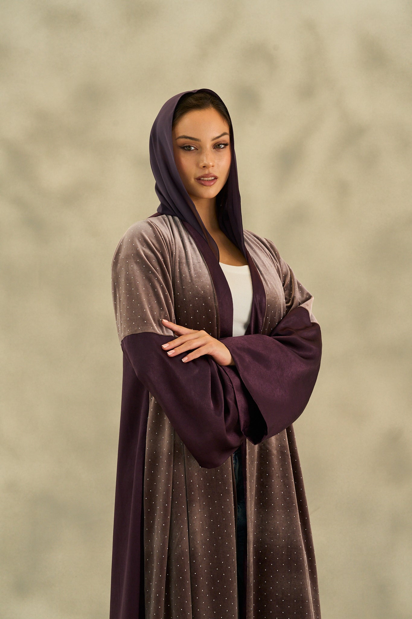 WINTER25LOOKA03 ABAYA - THE ORPHIC - MIRA Y MANO