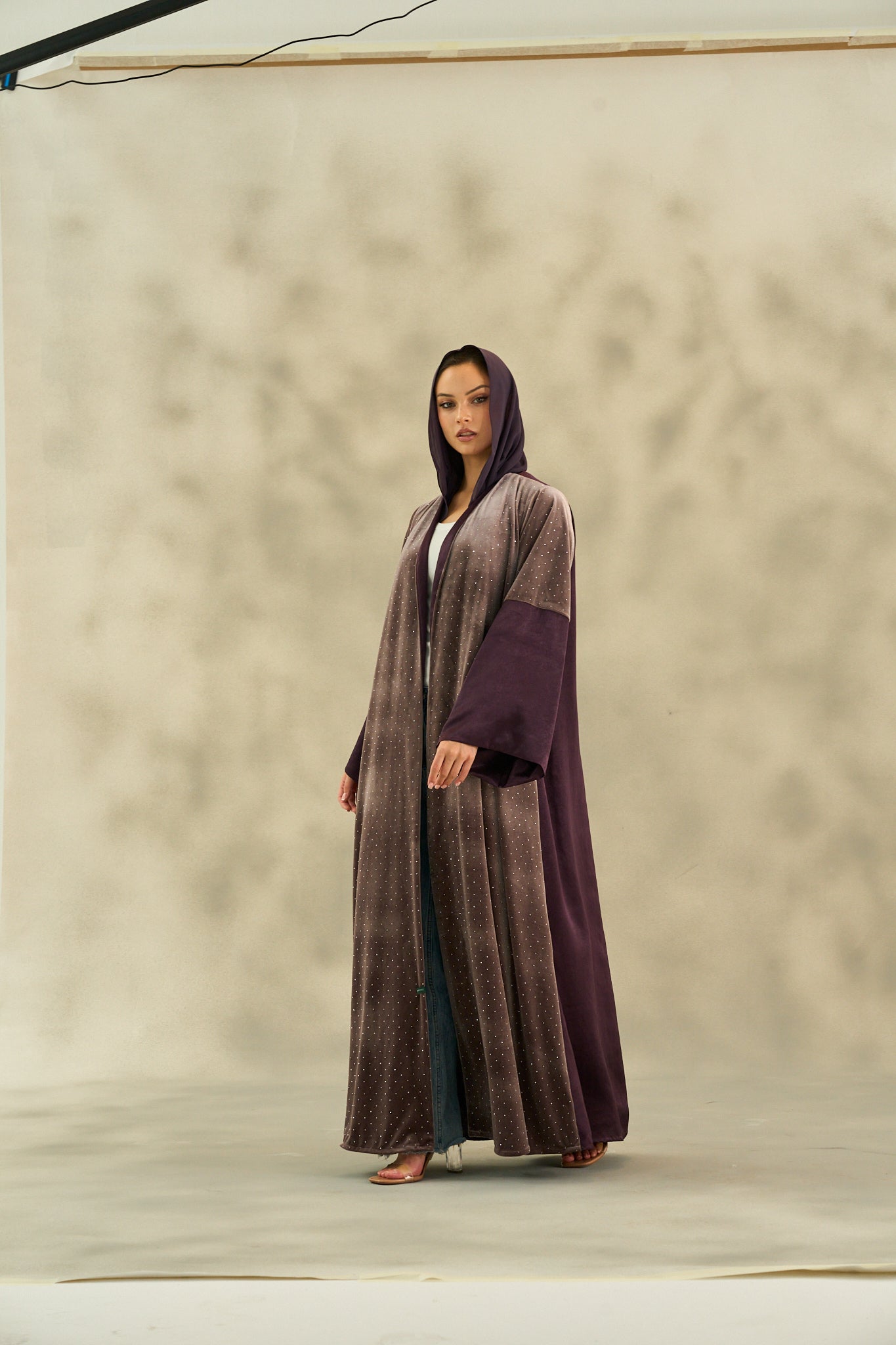 WINTER25LOOKA03 ABAYA - THE ORPHIC - MIRA Y MANO