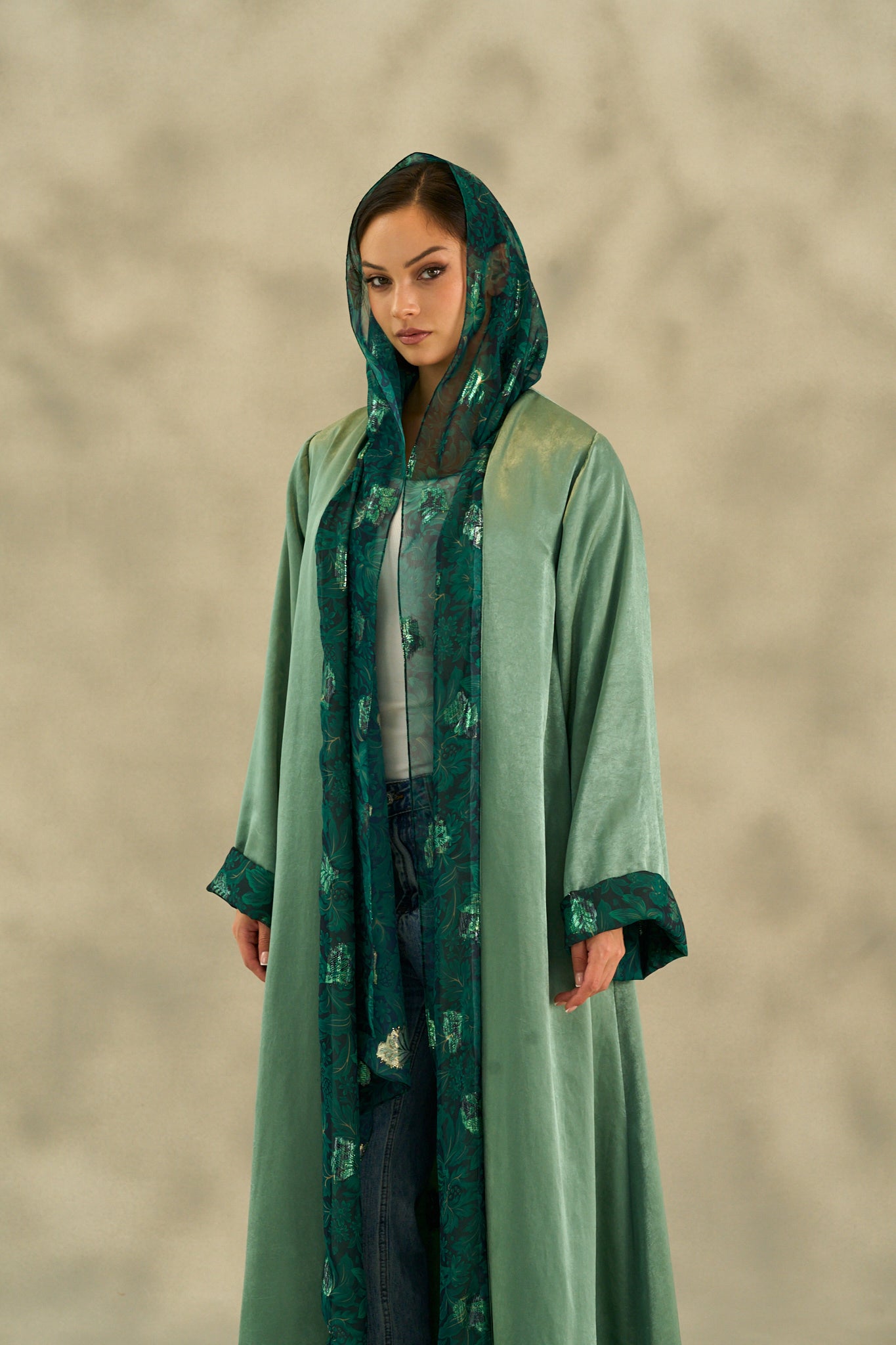 WINTER25LOOKA06 ABAYA - THE ORPHIC - MIRA Y MANO