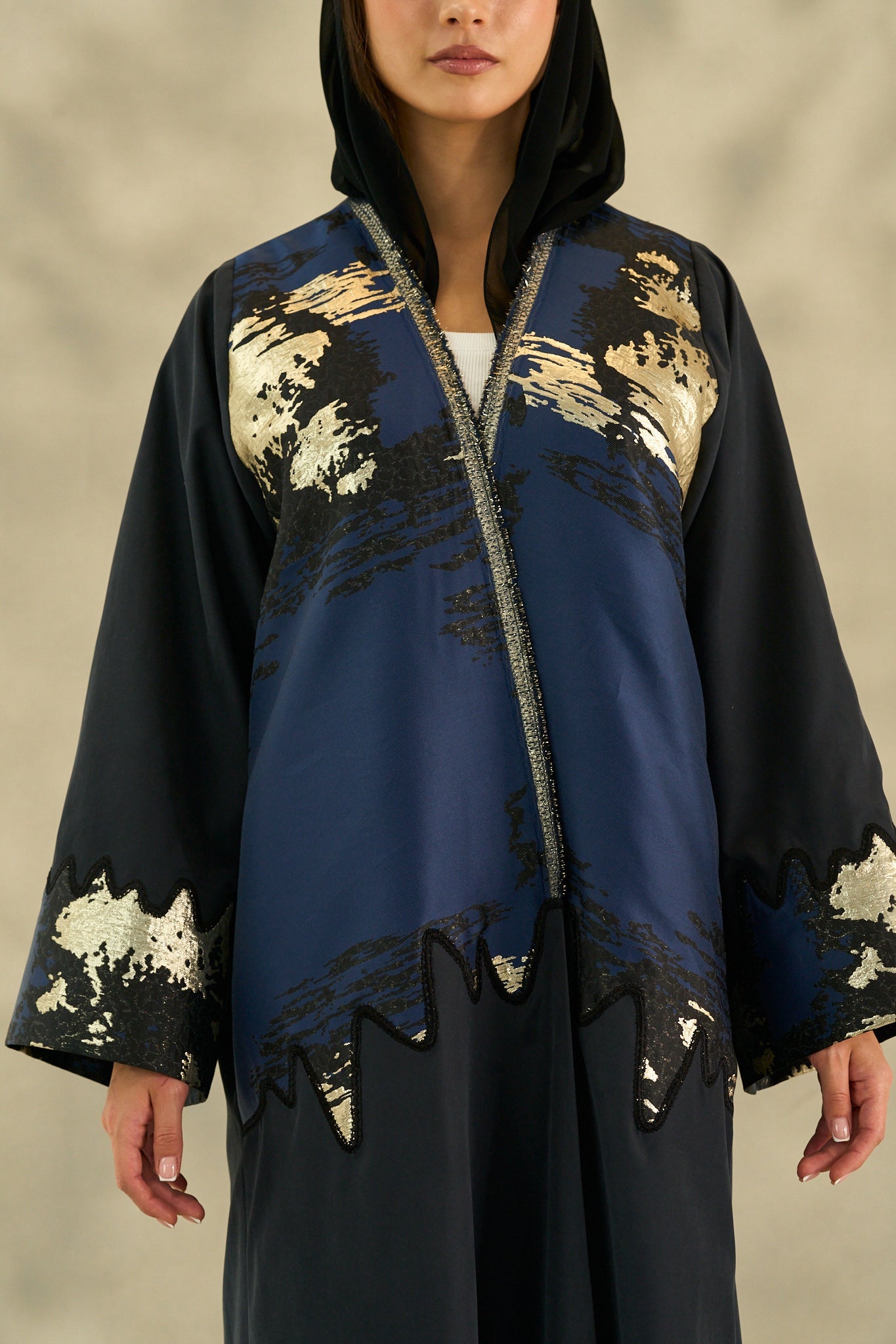 WINTER25LOOKA08 ABAYA - THE ORPHIC - MIRA Y MANO