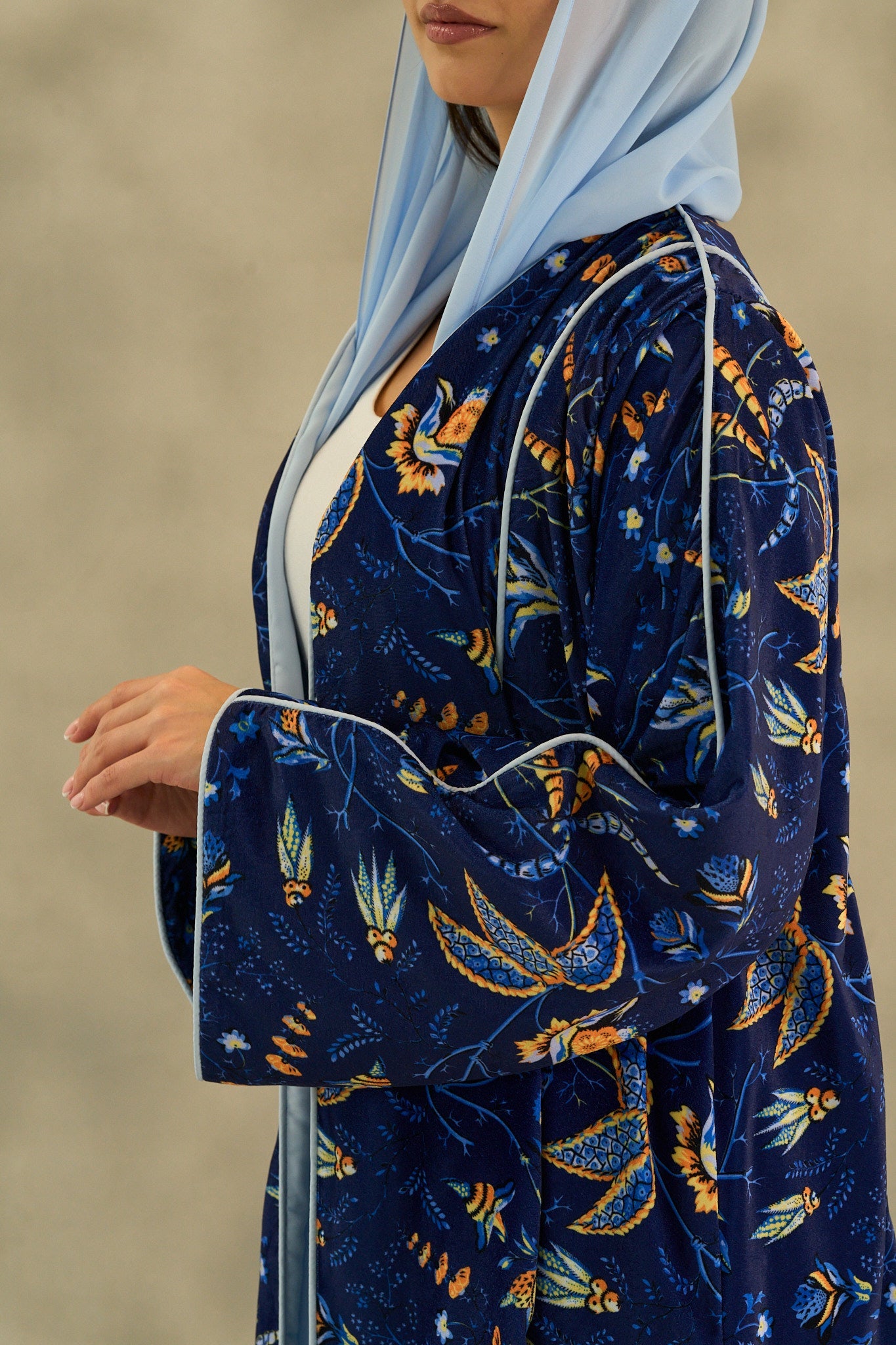 WINTER25LOOKA12 ABAYA - THE ORPHIC - MIRA Y MANO