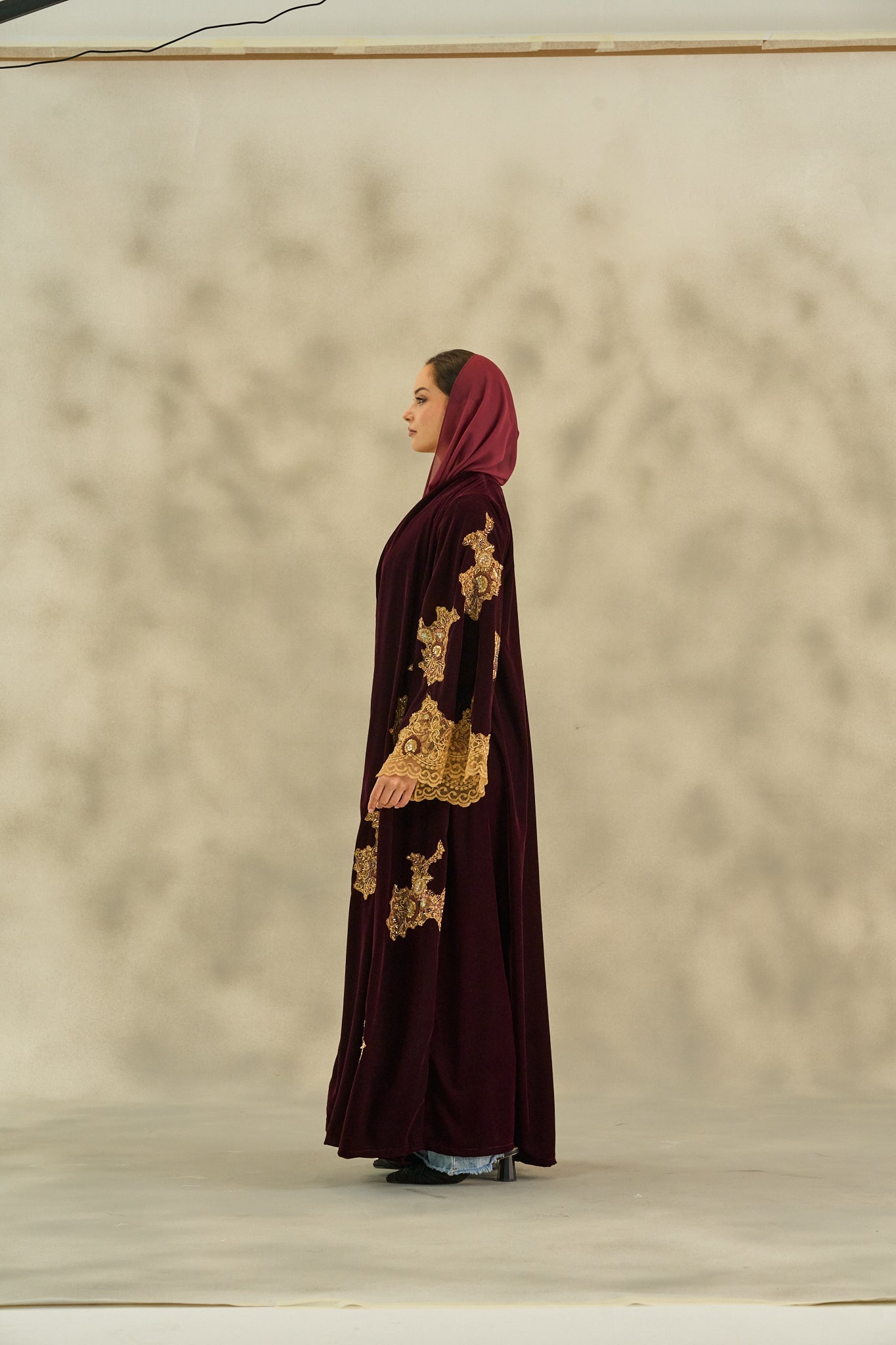 WINTER25LOOKA14 ABAYA - THE ORPHIC - MIRA Y MANO