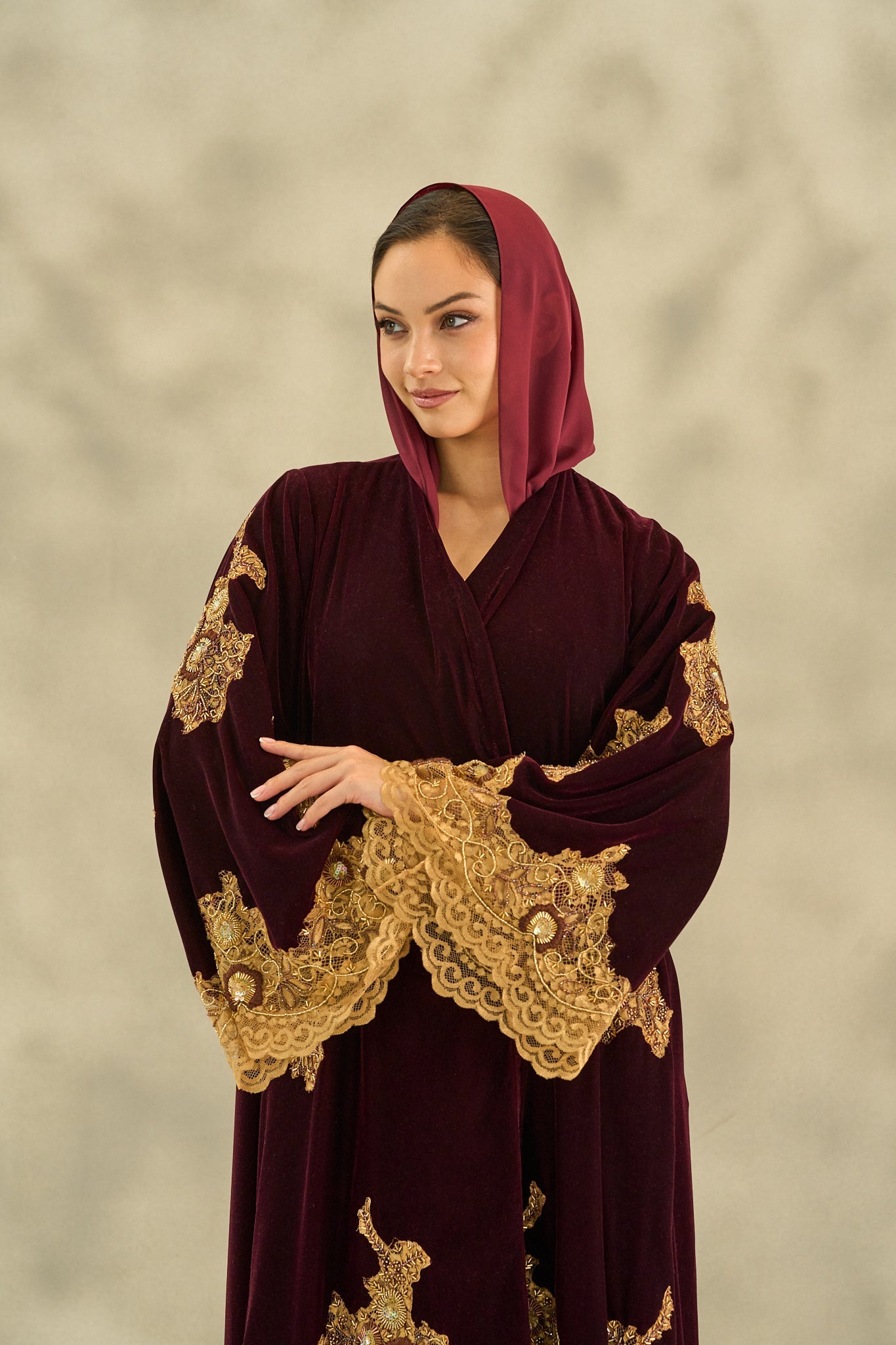 WINTER25LOOKA14 ABAYA - THE ORPHIC - MIRA Y MANO