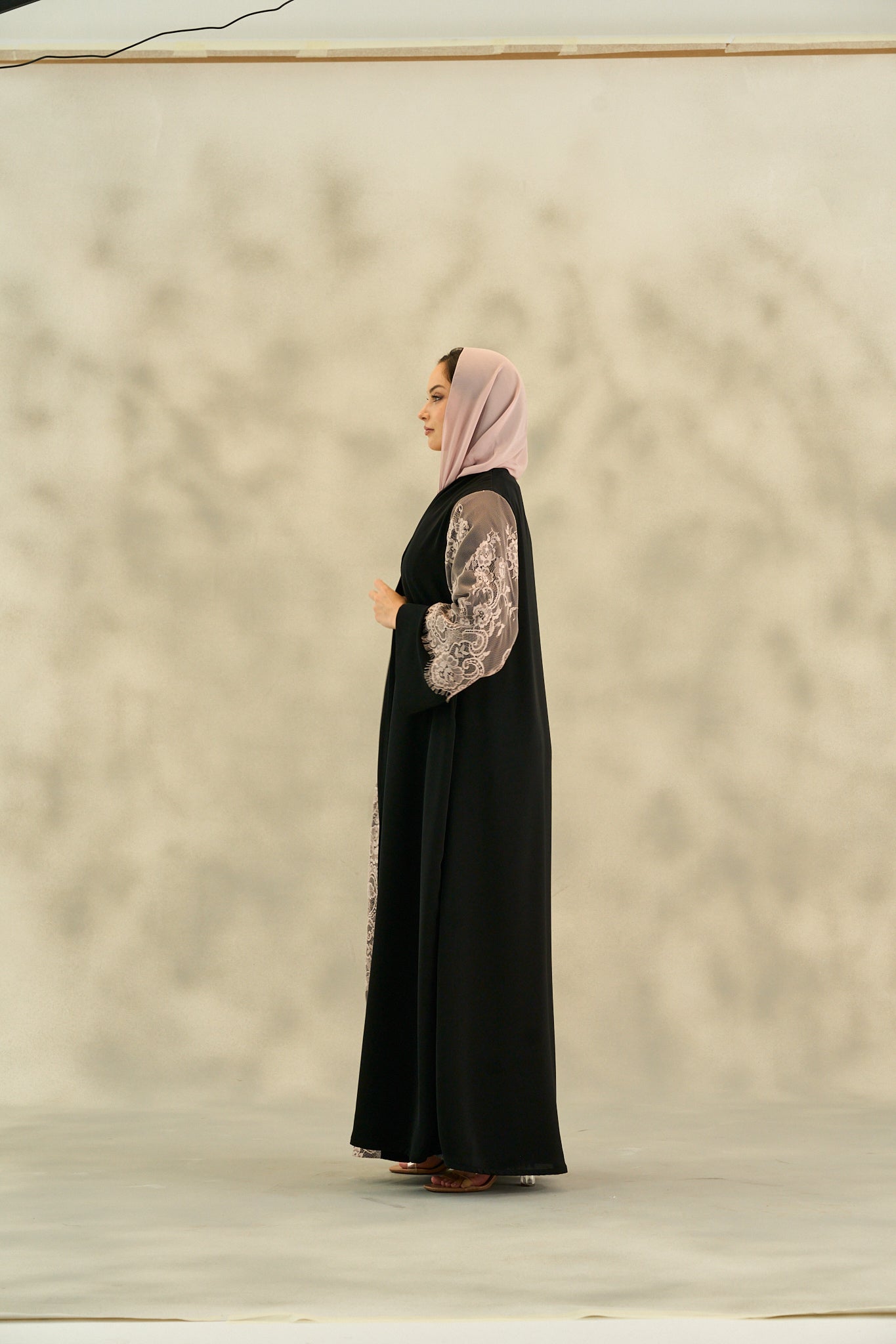 WINTER25LOOKA17 ABAYA - THE ORPHIC - MIRA Y MANO